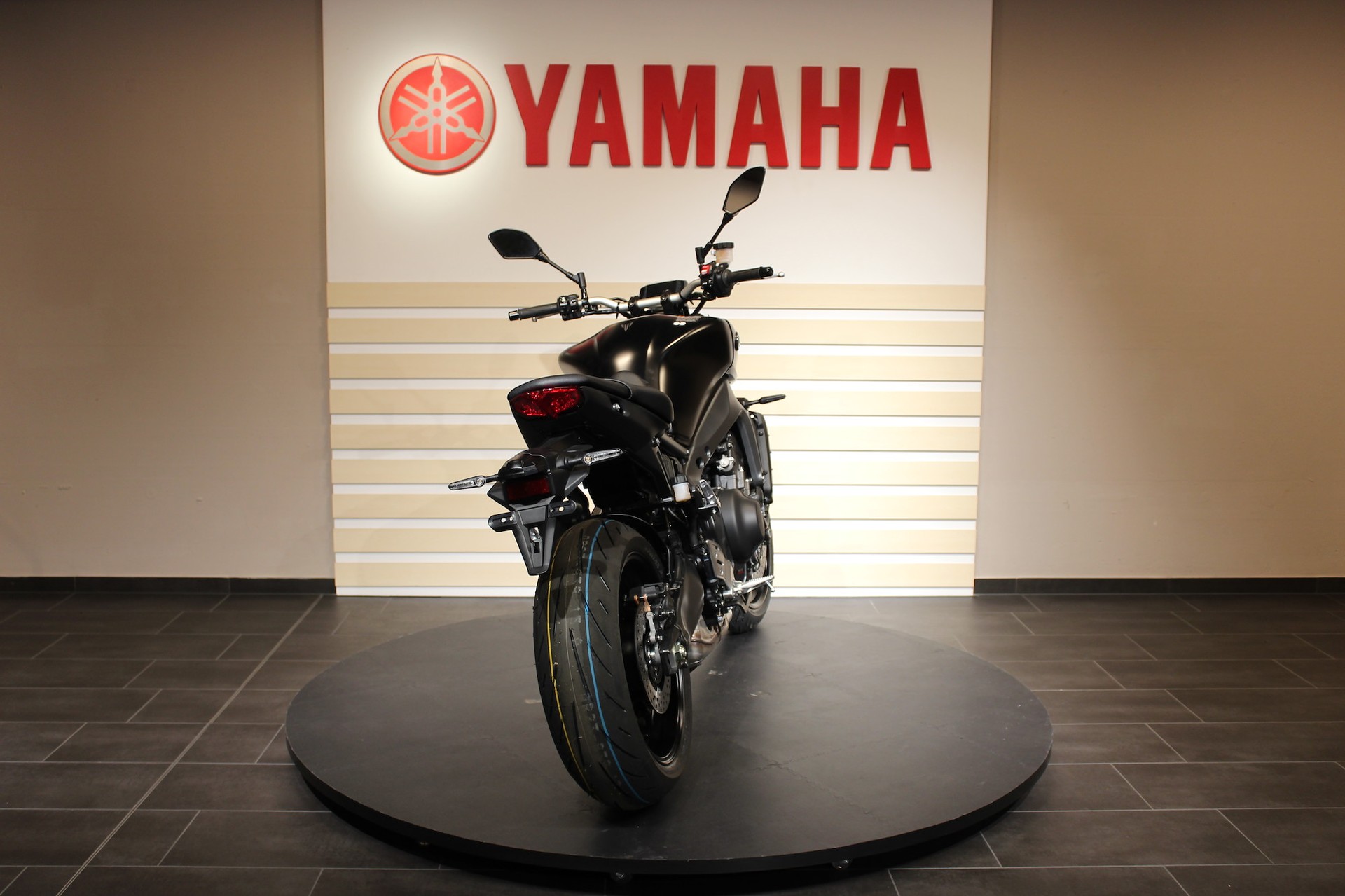 YAMAHA MT-09-showroom-element-3