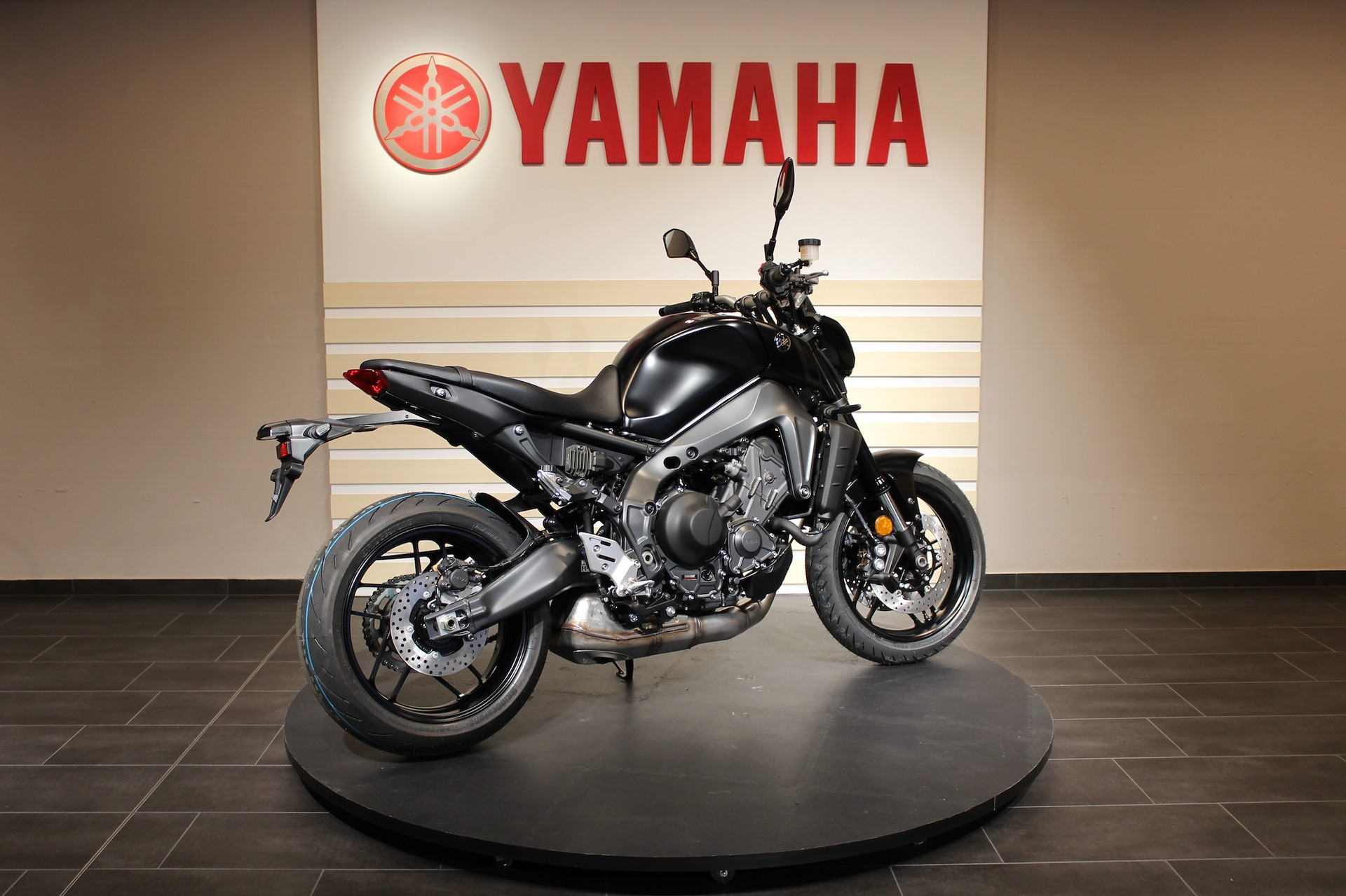 YAMAHA MT-09-showroom-element-2
