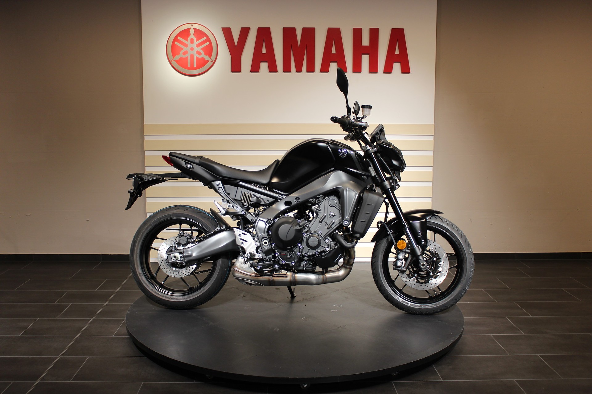 YAMAHA MT-09-showroom-element-1
