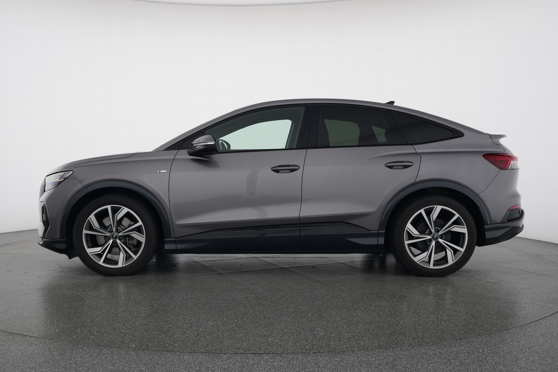 AUDI Q4 Sportback e-tron 45 quattro-image-2