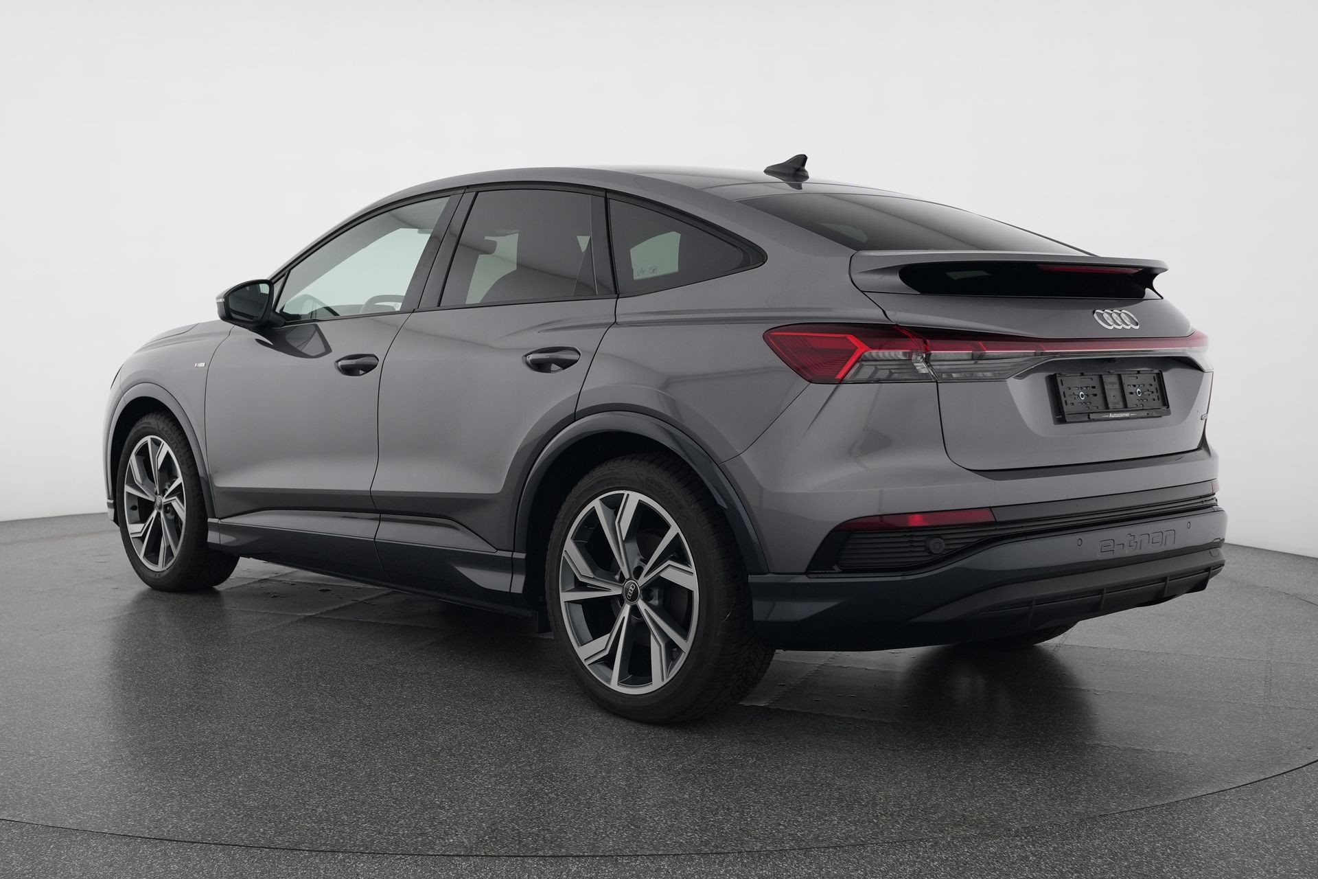 AUDI Q4 Sportback e-tron 45 quattro-image-3
