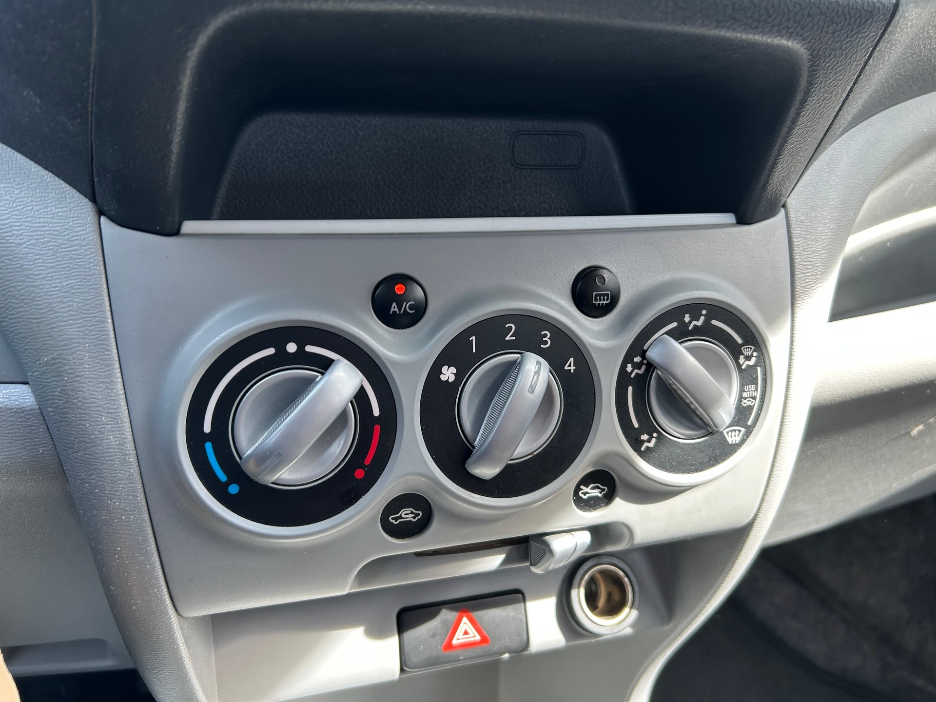 NISSAN PIXO-image-8