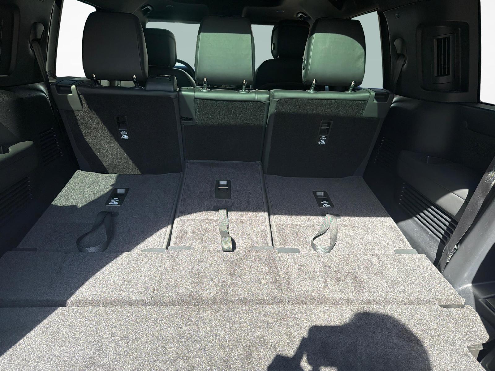 LAND ROVER Defender 130 3.0 D I6 350 X-Dynamic HSE-image-11