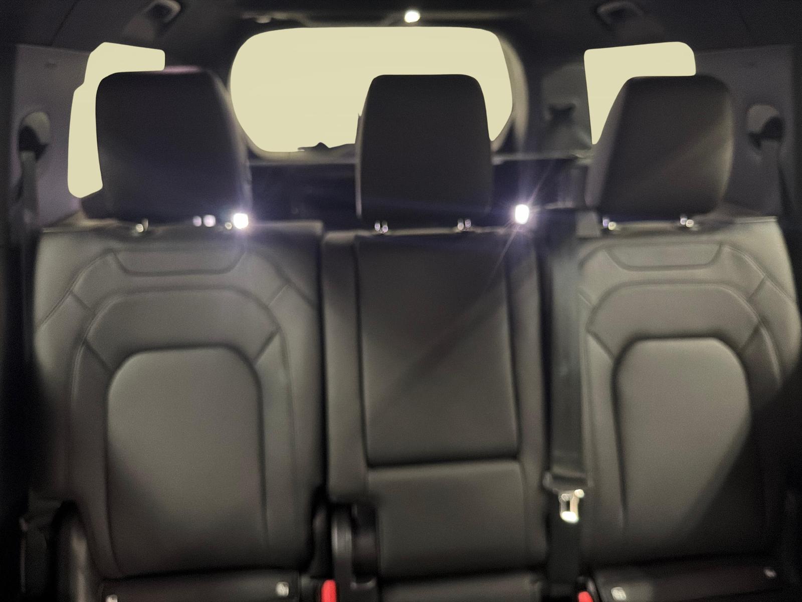 LAND ROVER Defender 130 3.0 D I6 350 X-Dynamic HSE-image-10