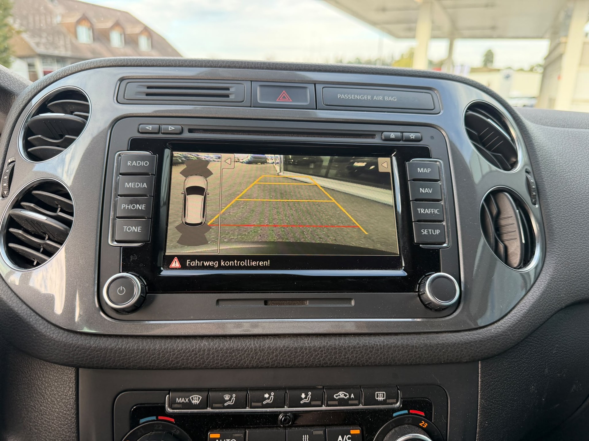 VW Tiguan 2.0 TDI BlueMotion Track&Style 4Motion DSG-image-17