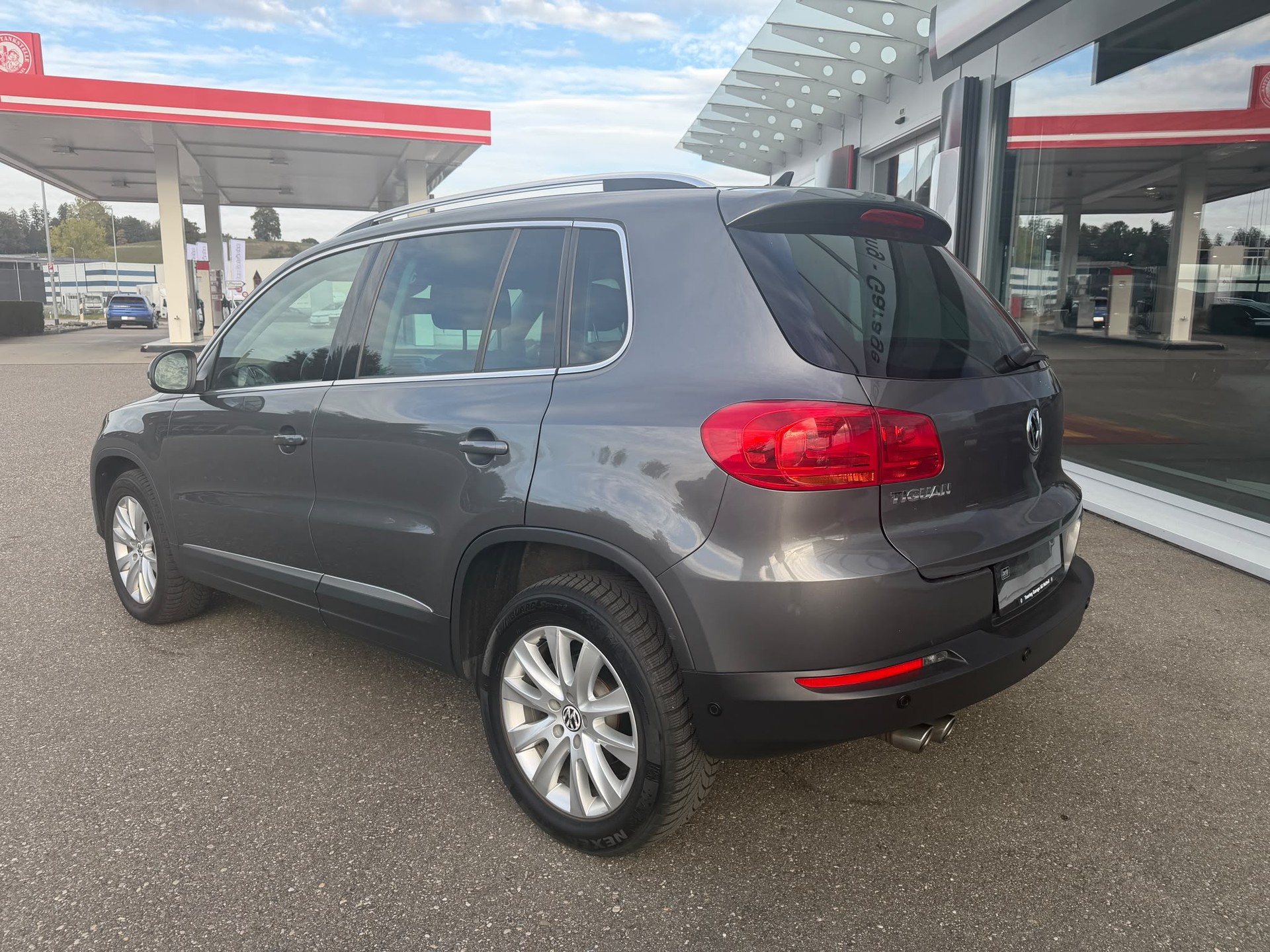 VW Tiguan 2.0 TDI BlueMotion Track&Style 4Motion DSG-image-2
