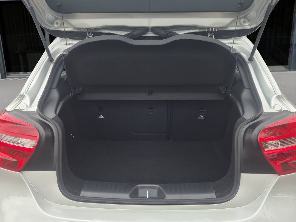 MERCEDES-BENZ A 200 Style-image-12