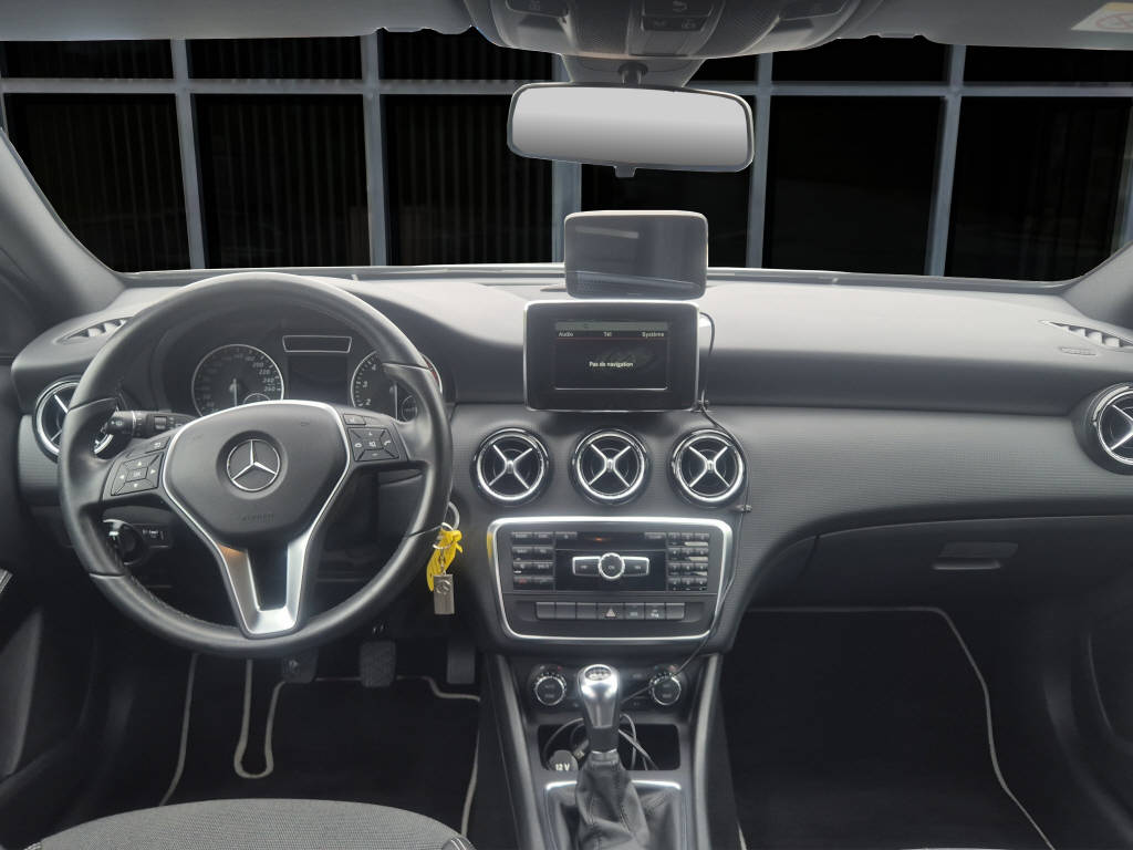 MERCEDES-BENZ A 200 Style-image-10