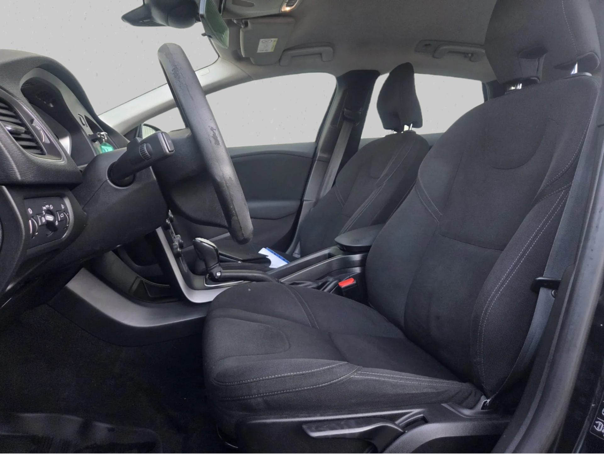 VOLVO V40 D3 Geartronic ** Frish MFK ** Expertisé 09.26 **-image-4