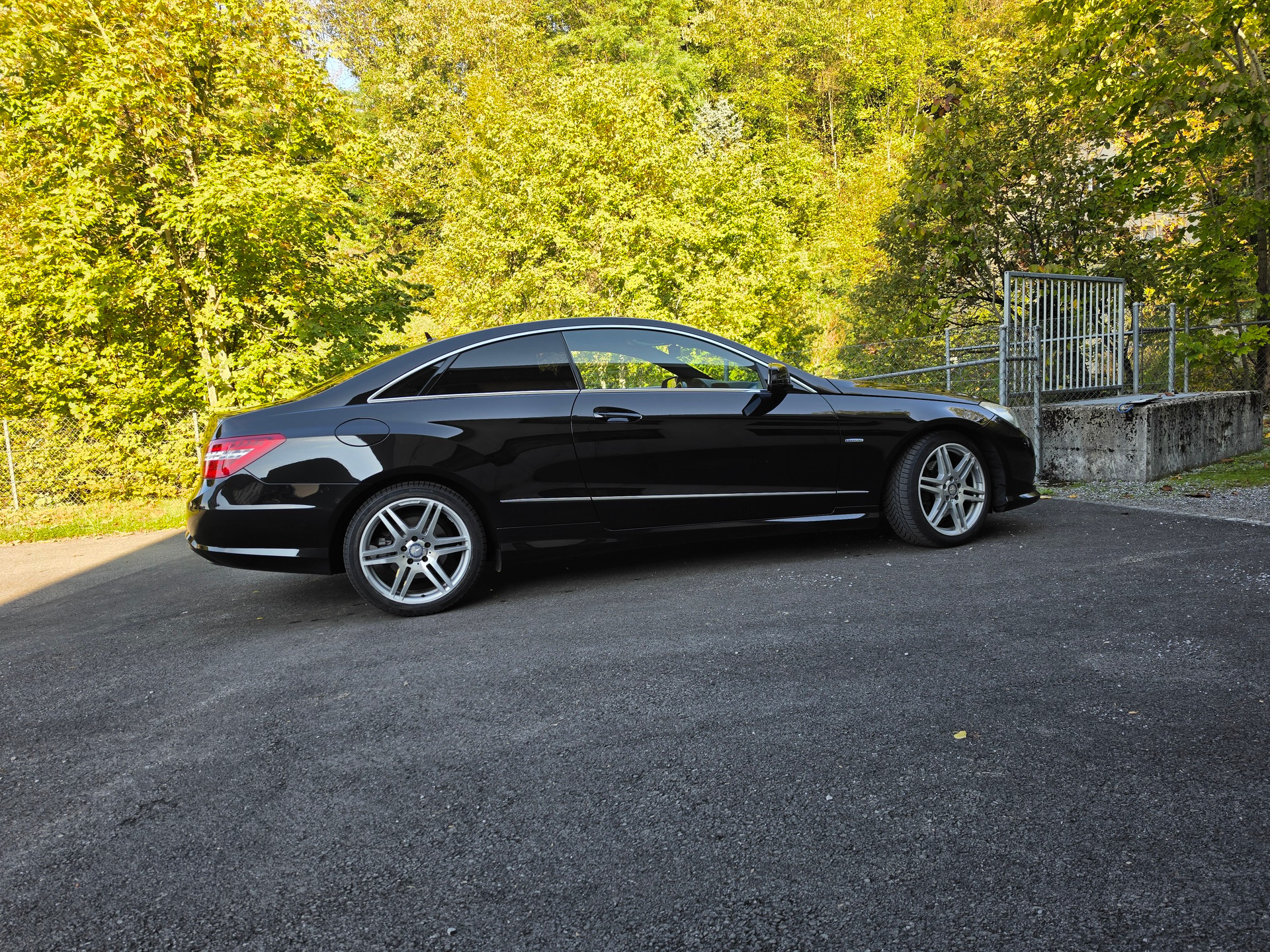 MERCEDES-BENZ E 250 CGI BlueEfficiency AMG Line Automatic-image-11