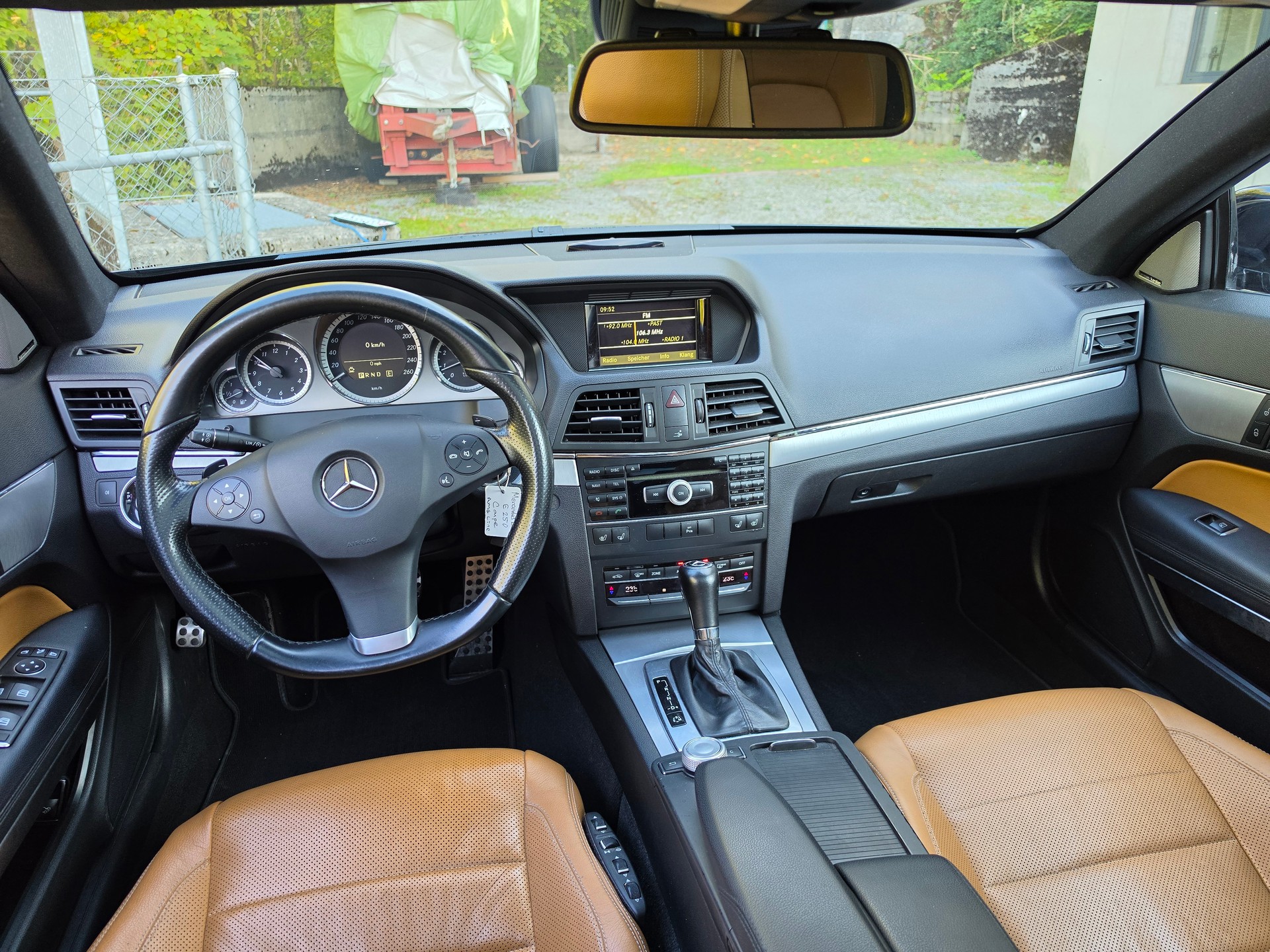 MERCEDES-BENZ E 250 CGI BlueEfficiency AMG Line Automatic-image-18