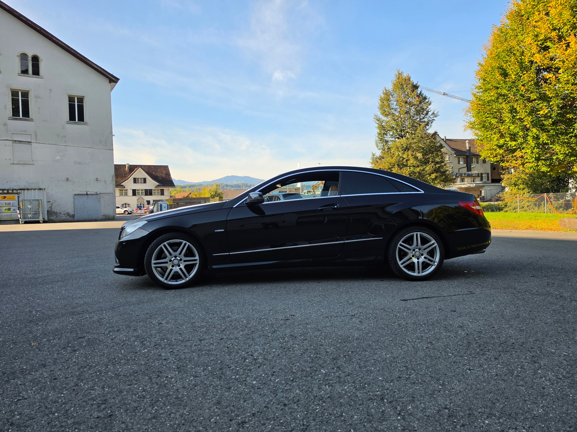 MERCEDES-BENZ E 250 CGI BlueEfficiency AMG Line Automatic-image-9