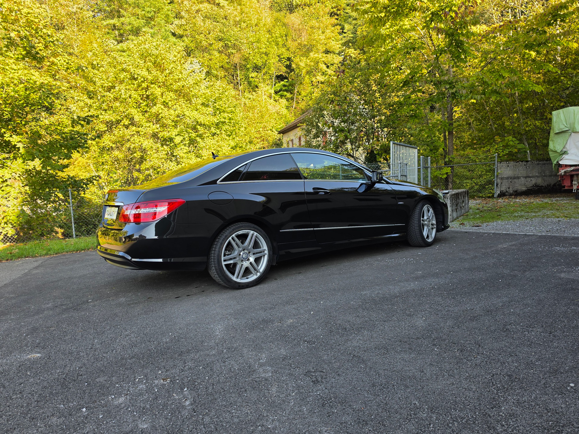 MERCEDES-BENZ E 250 CGI BlueEfficiency AMG Line Automatic-image-13