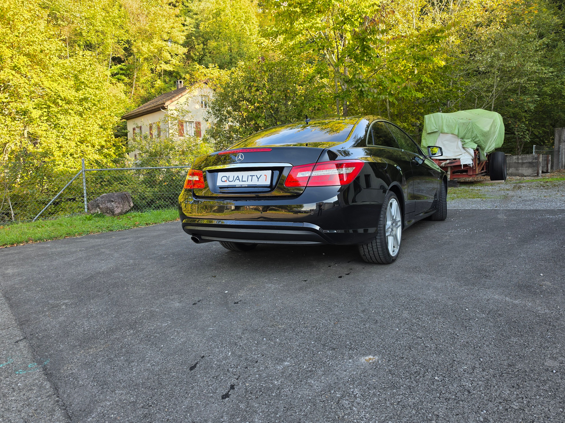 MERCEDES-BENZ E 250 CGI BlueEfficiency AMG Line Automatic-image-17