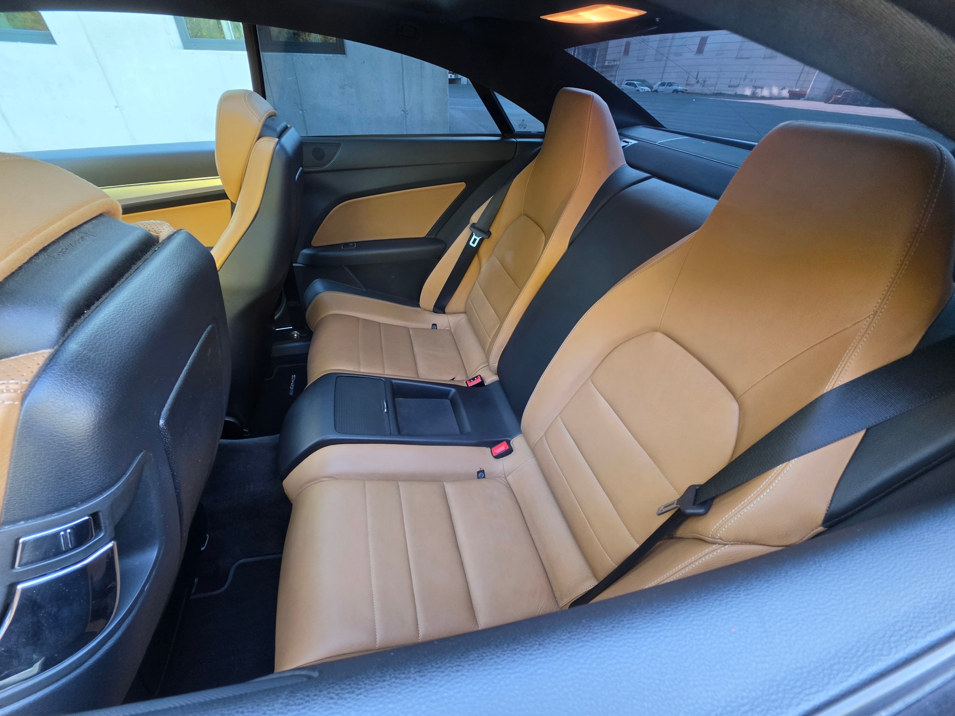 MERCEDES-BENZ E 250 CGI BlueEfficiency AMG Line Automatic-image-23