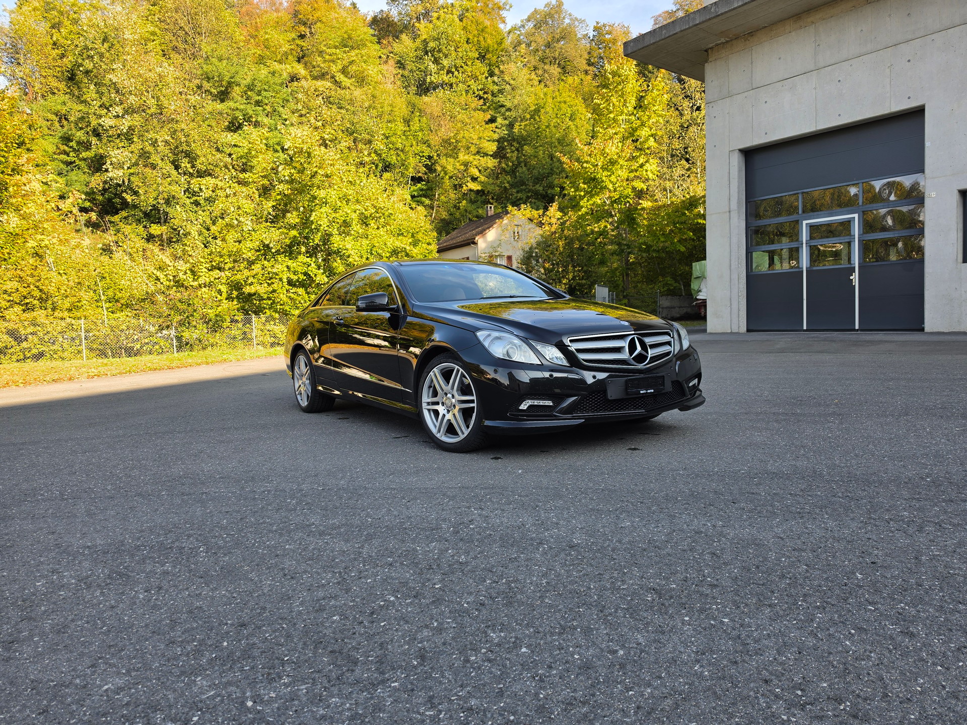 MERCEDES-BENZ E 250 CGI BlueEfficiency AMG Line Automatic-image-4