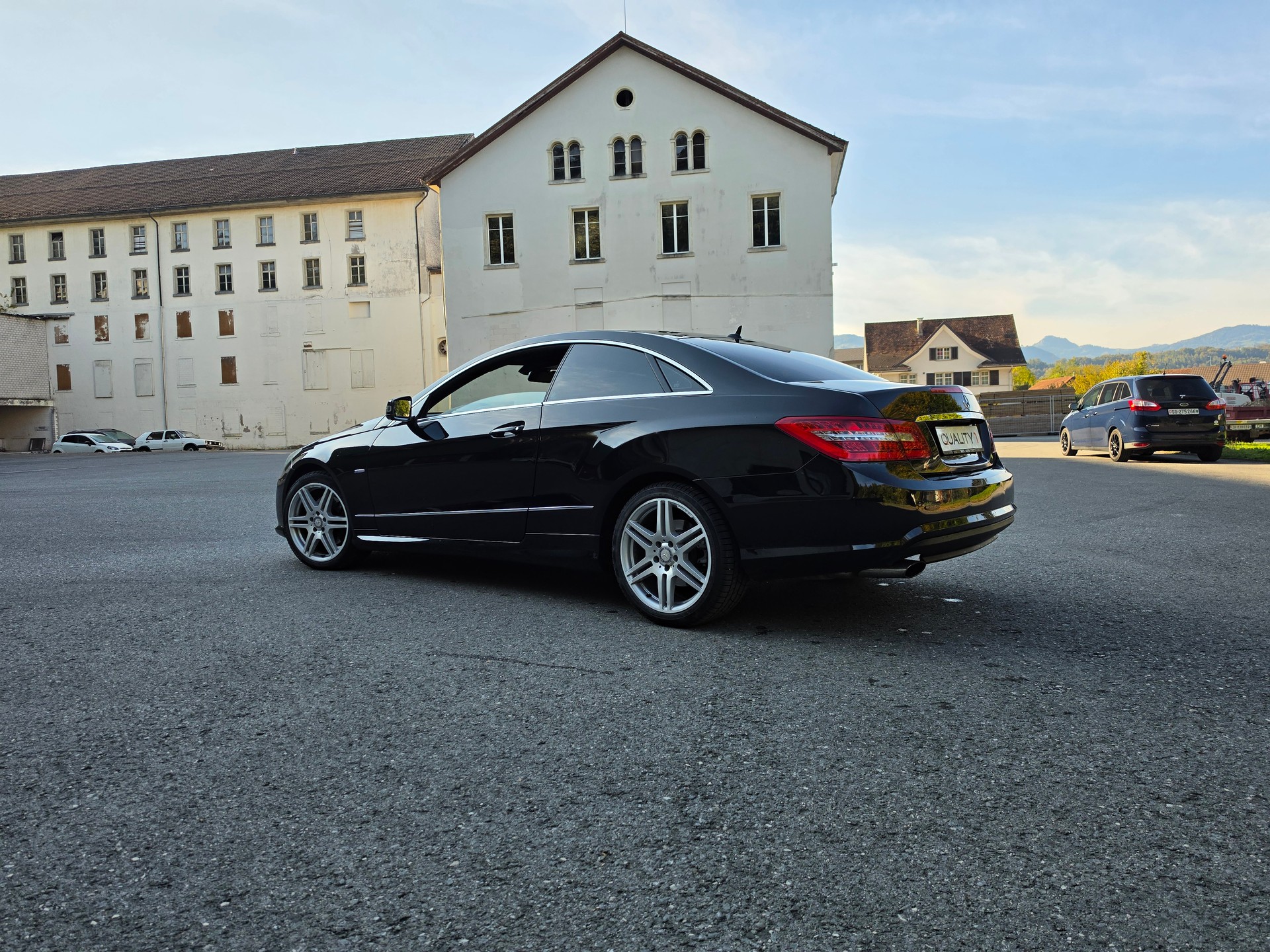 MERCEDES-BENZ E 250 CGI BlueEfficiency AMG Line Automatic-image-12