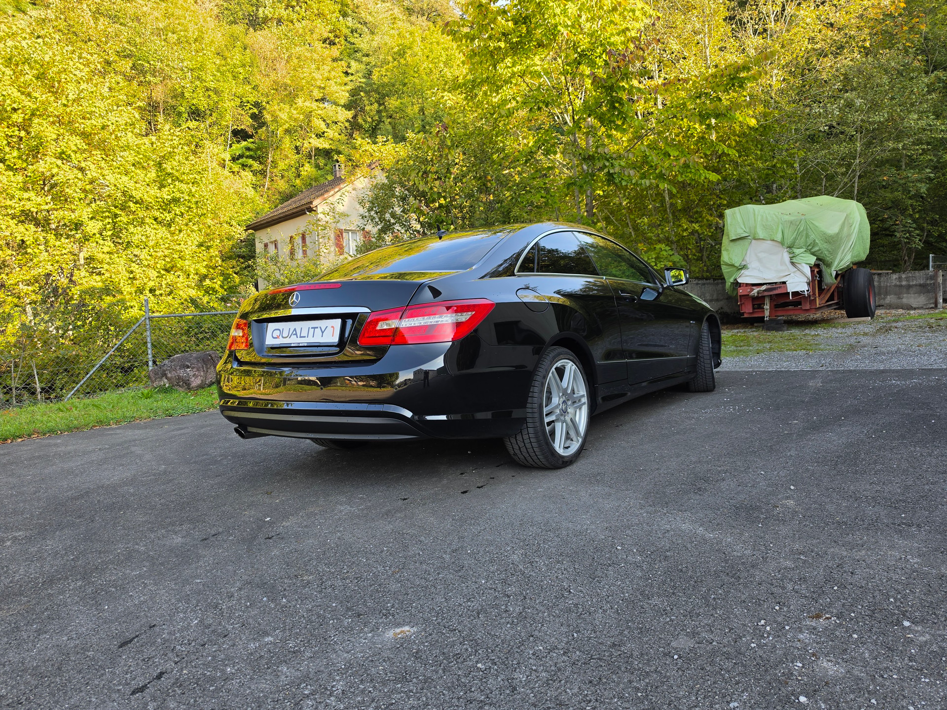 MERCEDES-BENZ E 250 CGI BlueEfficiency AMG Line Automatic-image-15