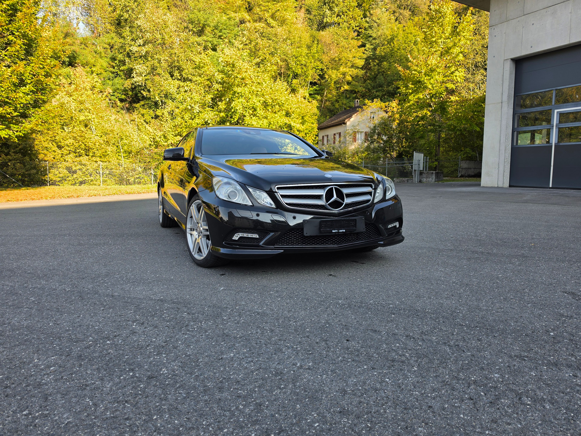 MERCEDES-BENZ E 250 CGI BlueEfficiency AMG Line Automatic-image-0