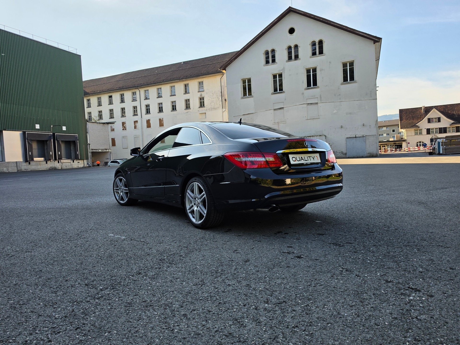 MERCEDES-BENZ E 250 CGI BlueEfficiency AMG Line Automatic-image-14