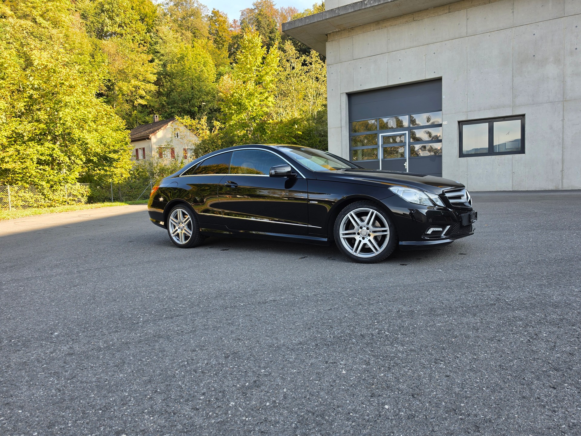 MERCEDES-BENZ E 250 CGI BlueEfficiency AMG Line Automatic-image-6