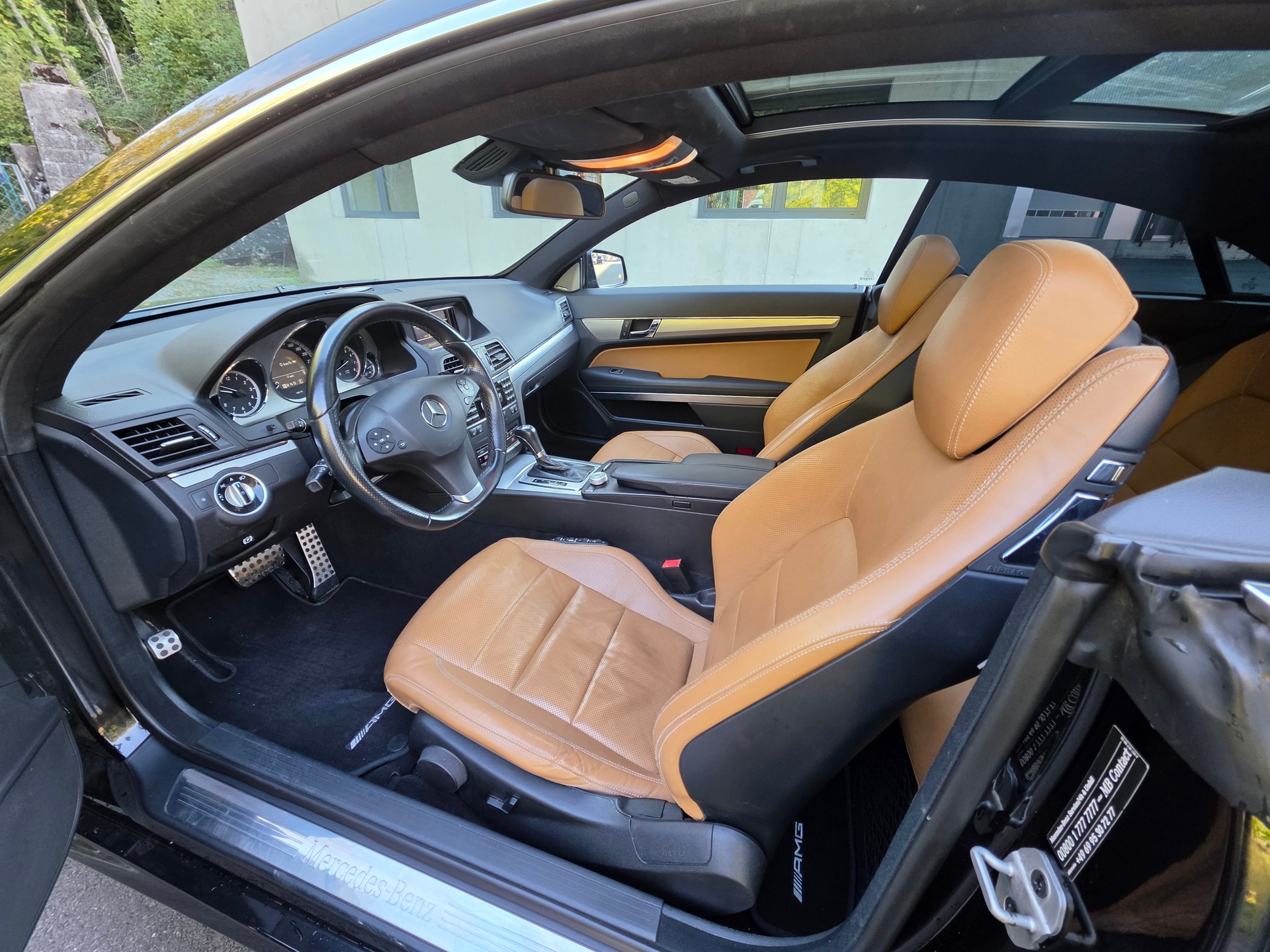MERCEDES-BENZ E 250 CGI BlueEfficiency AMG Line Automatic-image-19