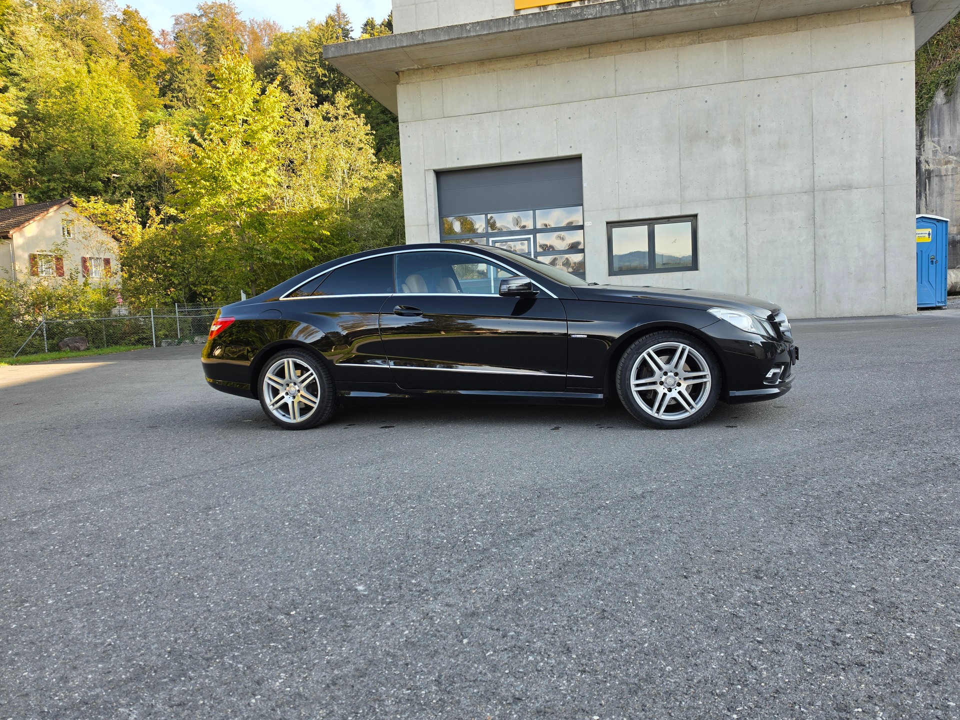MERCEDES-BENZ E 250 CGI BlueEfficiency AMG Line Automatic-image-8