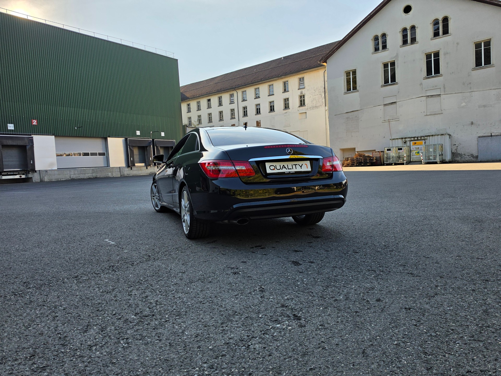 MERCEDES-BENZ E 250 CGI BlueEfficiency AMG Line Automatic-image-16