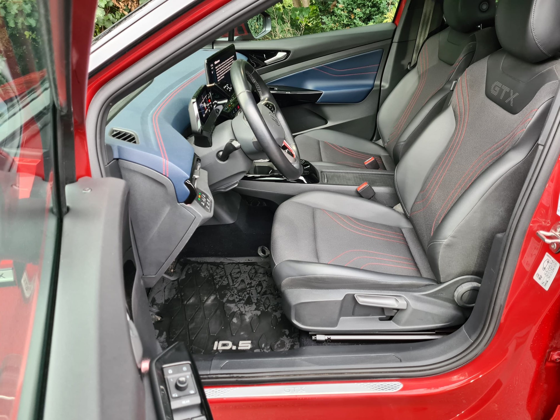 VW ID.5 GTX 77 kWh 4motion 4x4 AWD 299 PS Automat-image-3