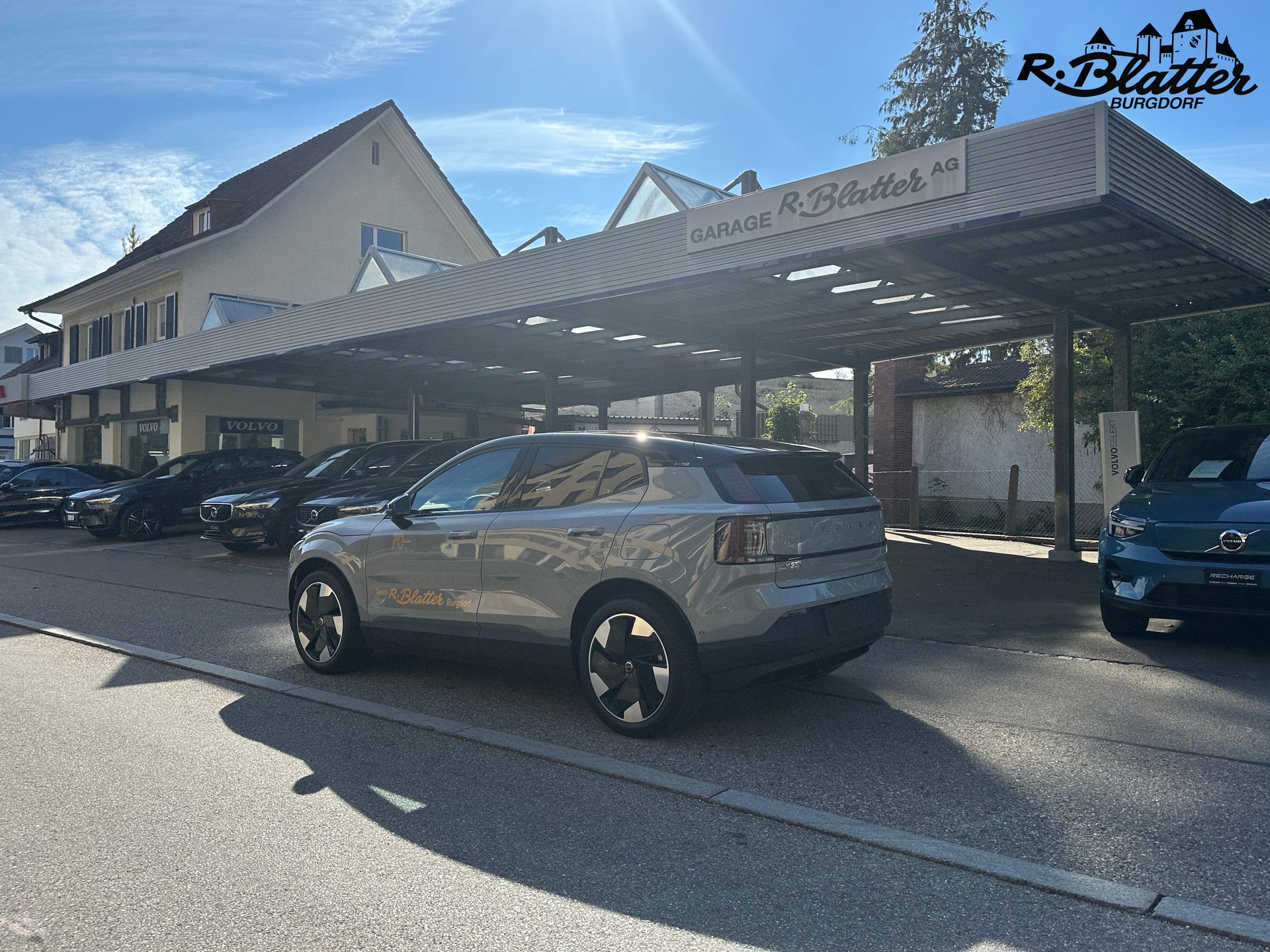 VOLVO EX30 E60 69kWh Twin Ultra-image-3
