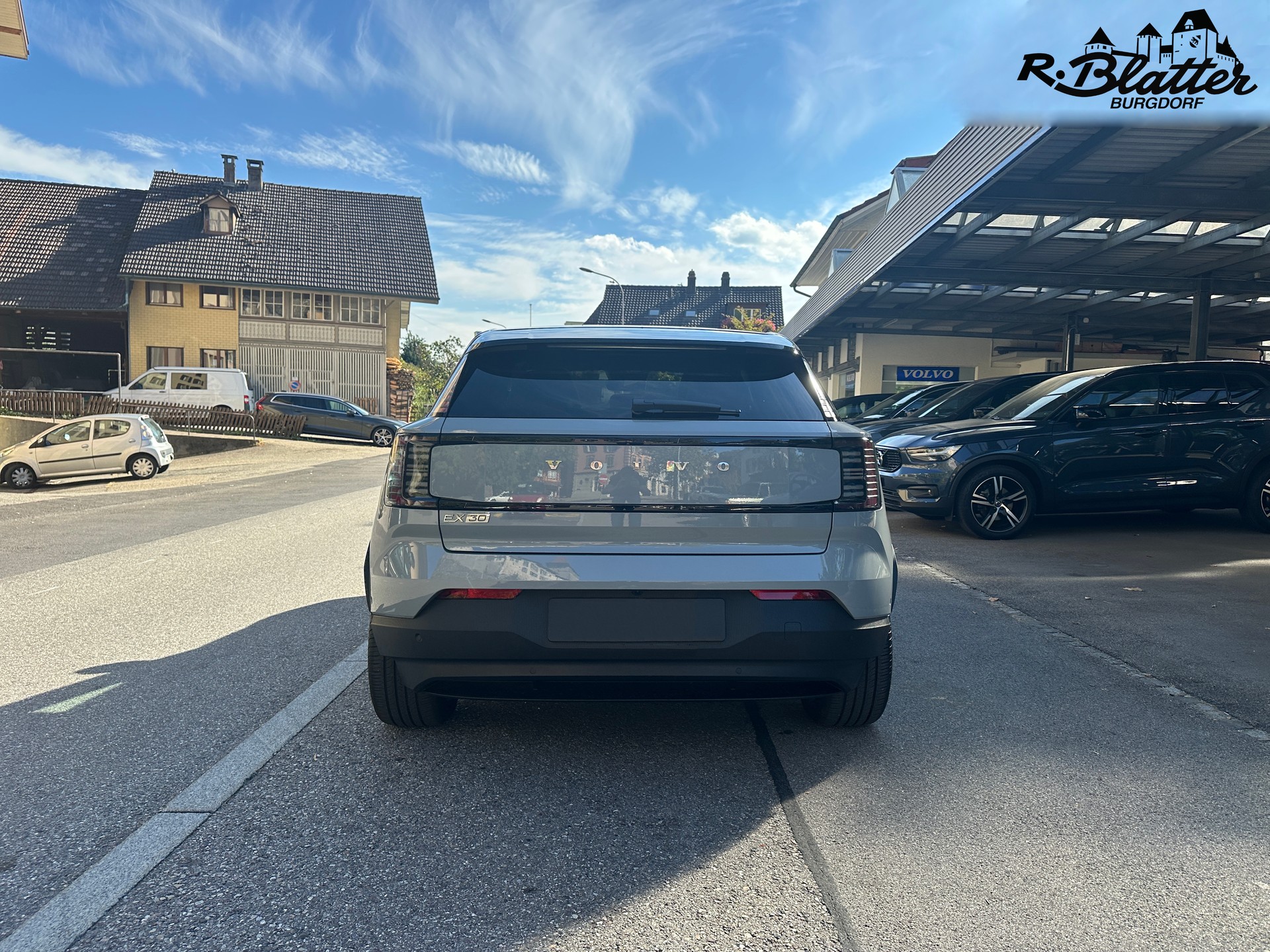 VOLVO EX30 E60 69kWh Twin Ultra-image-4