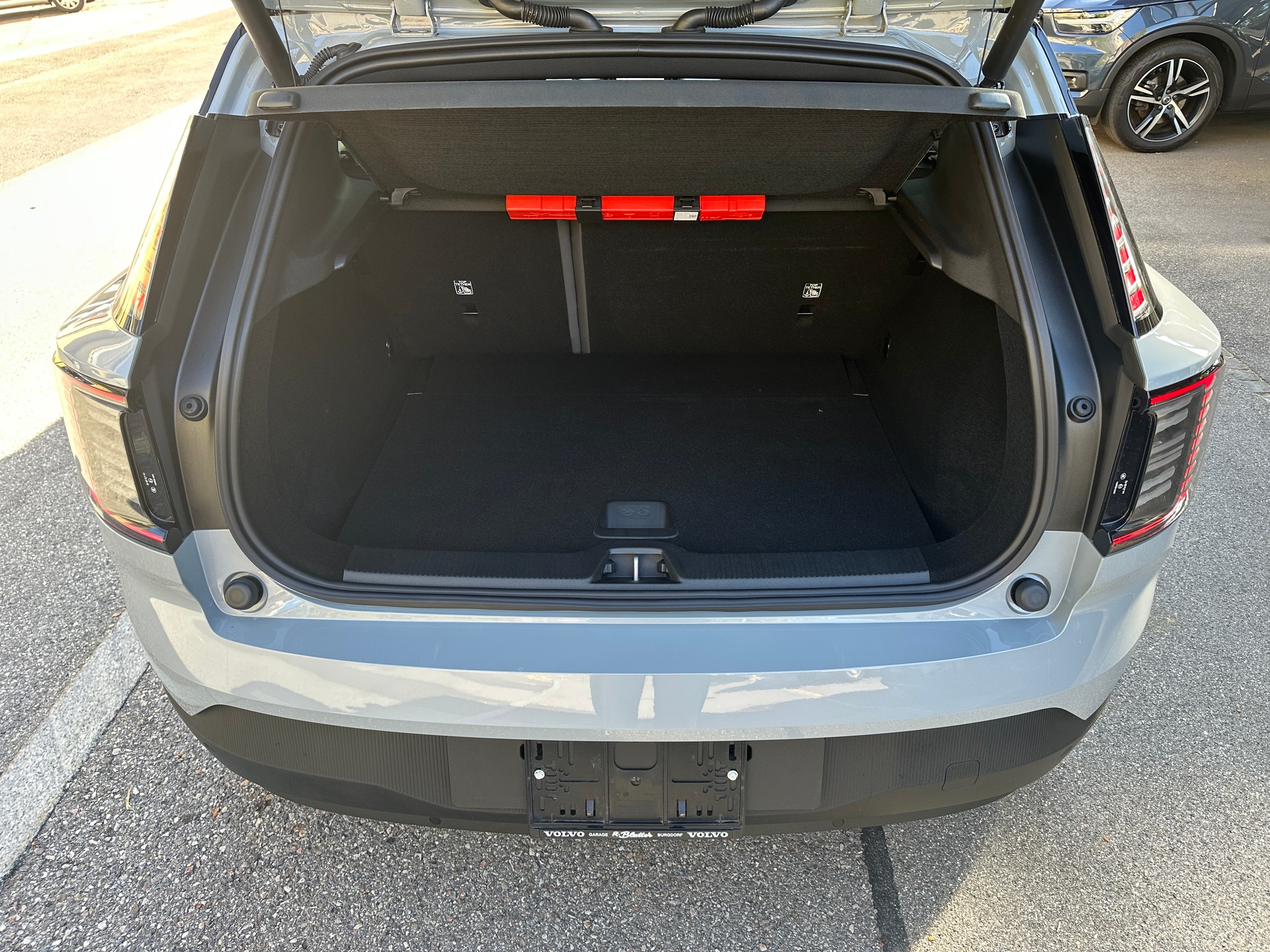 VOLVO EX30 E60 69kWh Twin Ultra-image-12