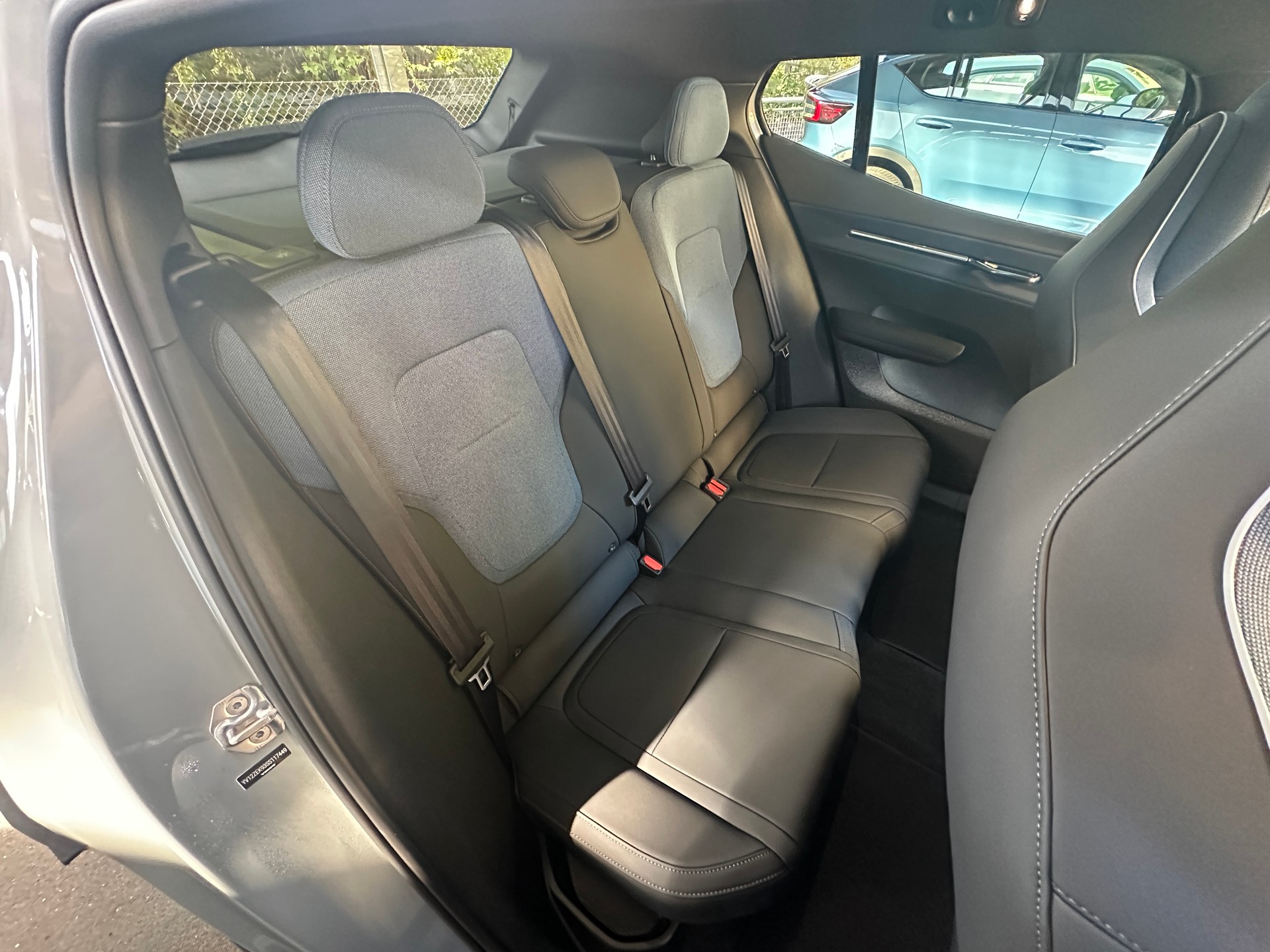 VOLVO EX30 E60 69kWh Twin Ultra-image-11