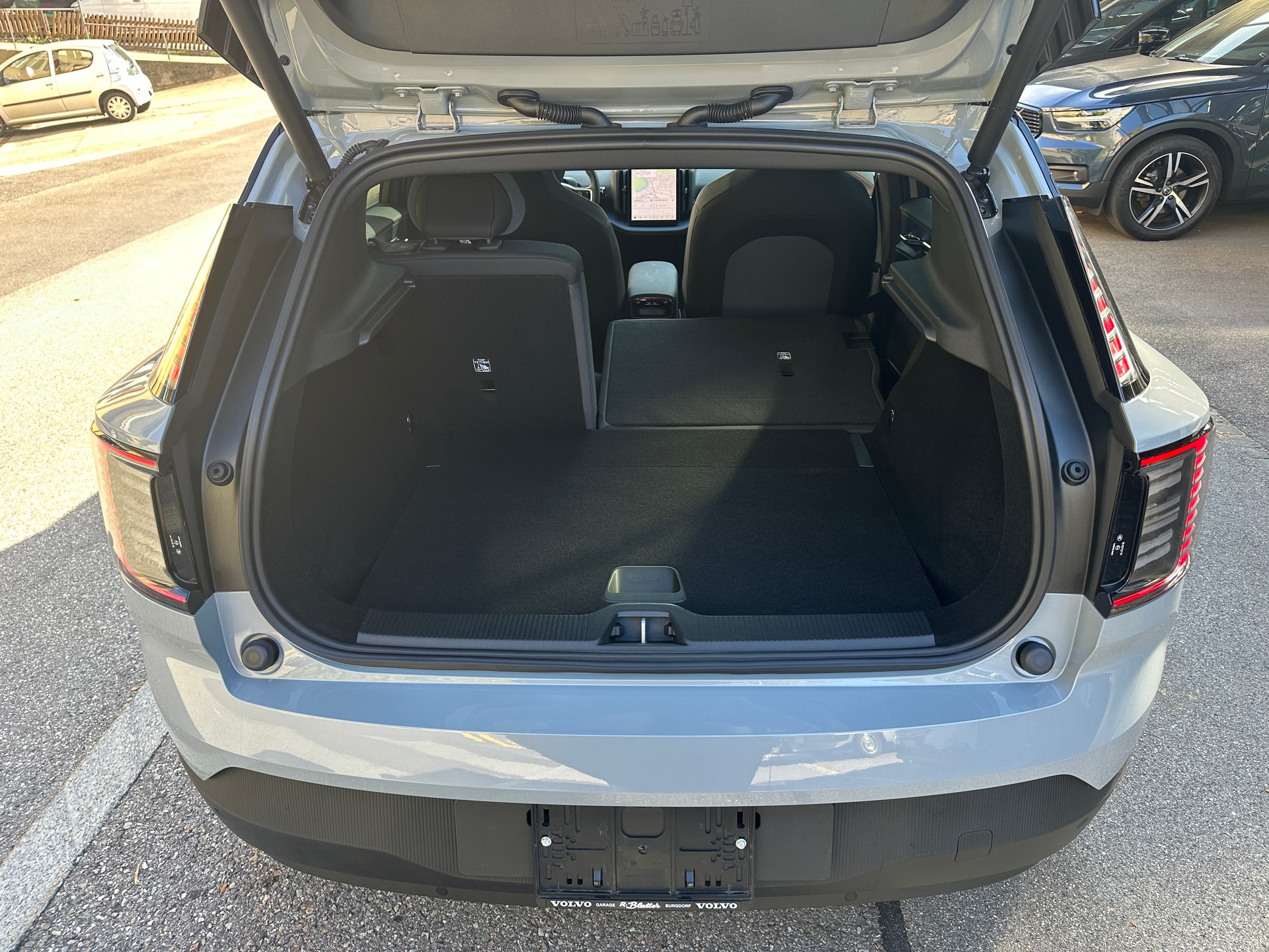 VOLVO EX30 E60 69kWh Twin Ultra-image-13