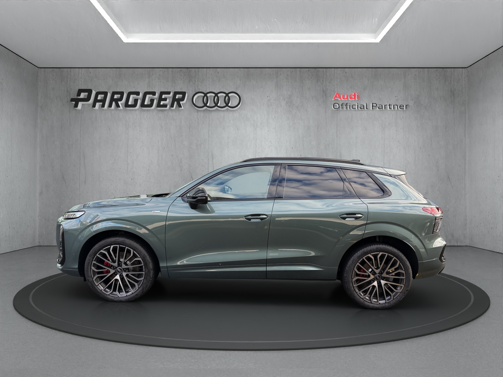AUDI Q3 SUV TFSI quattro 195 kW S tronic-image-2