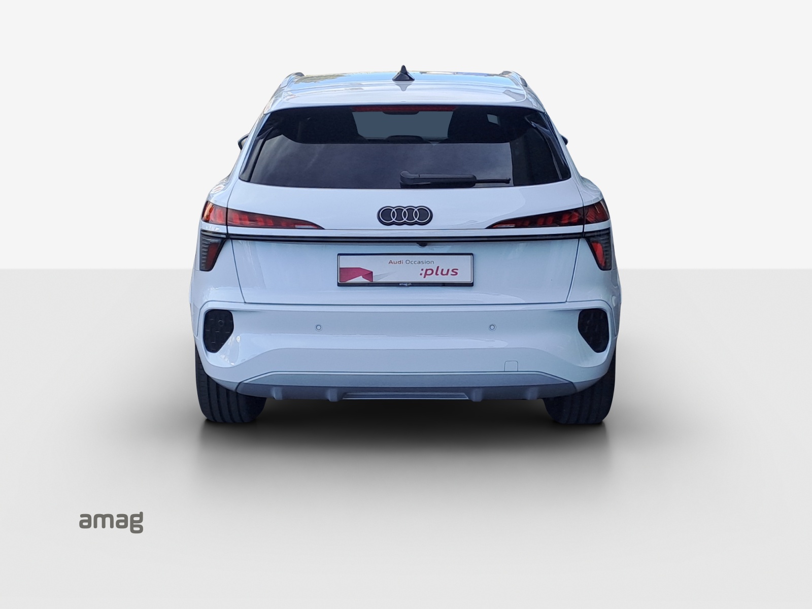 AUDI Q3 SUV e-hybrid 200 kW S tronig-image-3