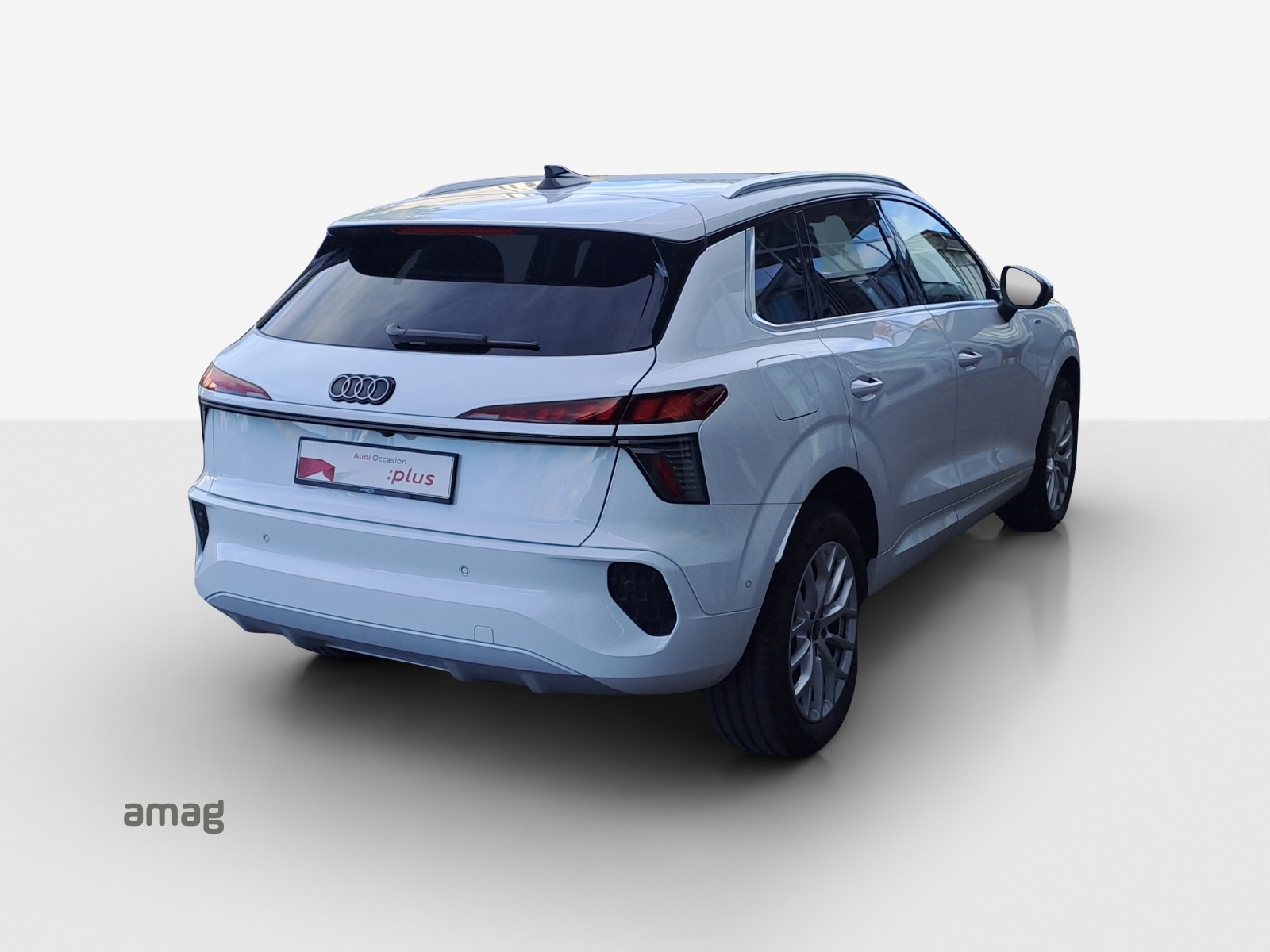 AUDI Q3 SUV e-hybrid 200 kW S tronig-image-4