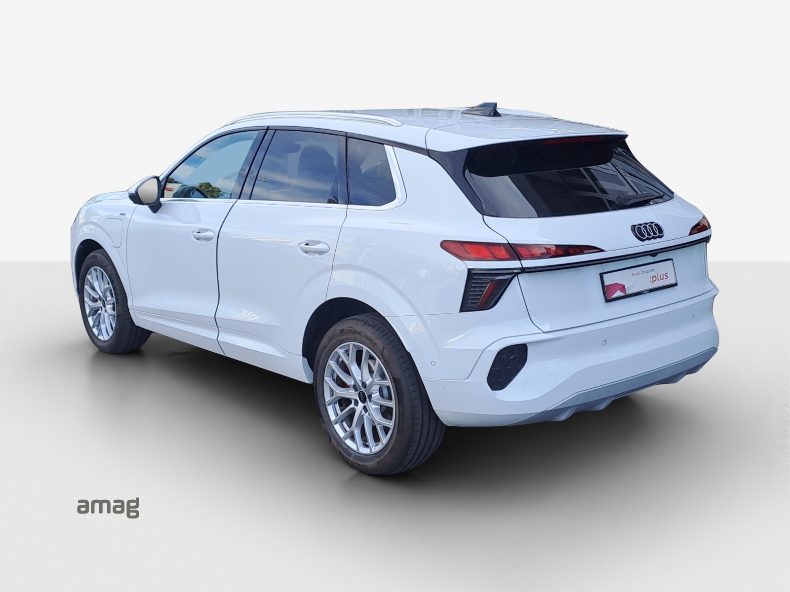 AUDI Q3 SUV e-hybrid 200 kW S tronig-image-2
