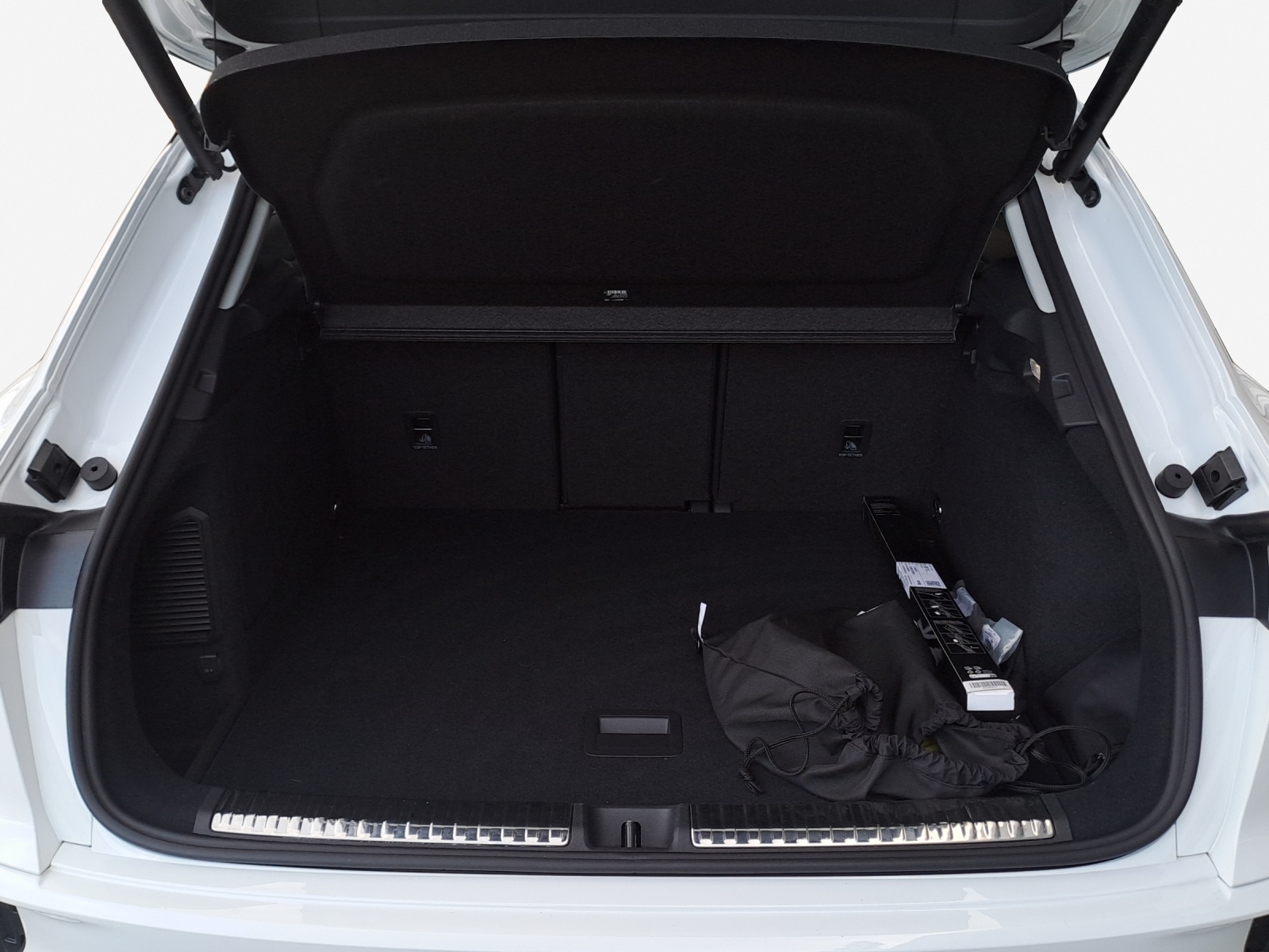 AUDI Q3 SUV e-hybrid 200 kW S tronig-image-12