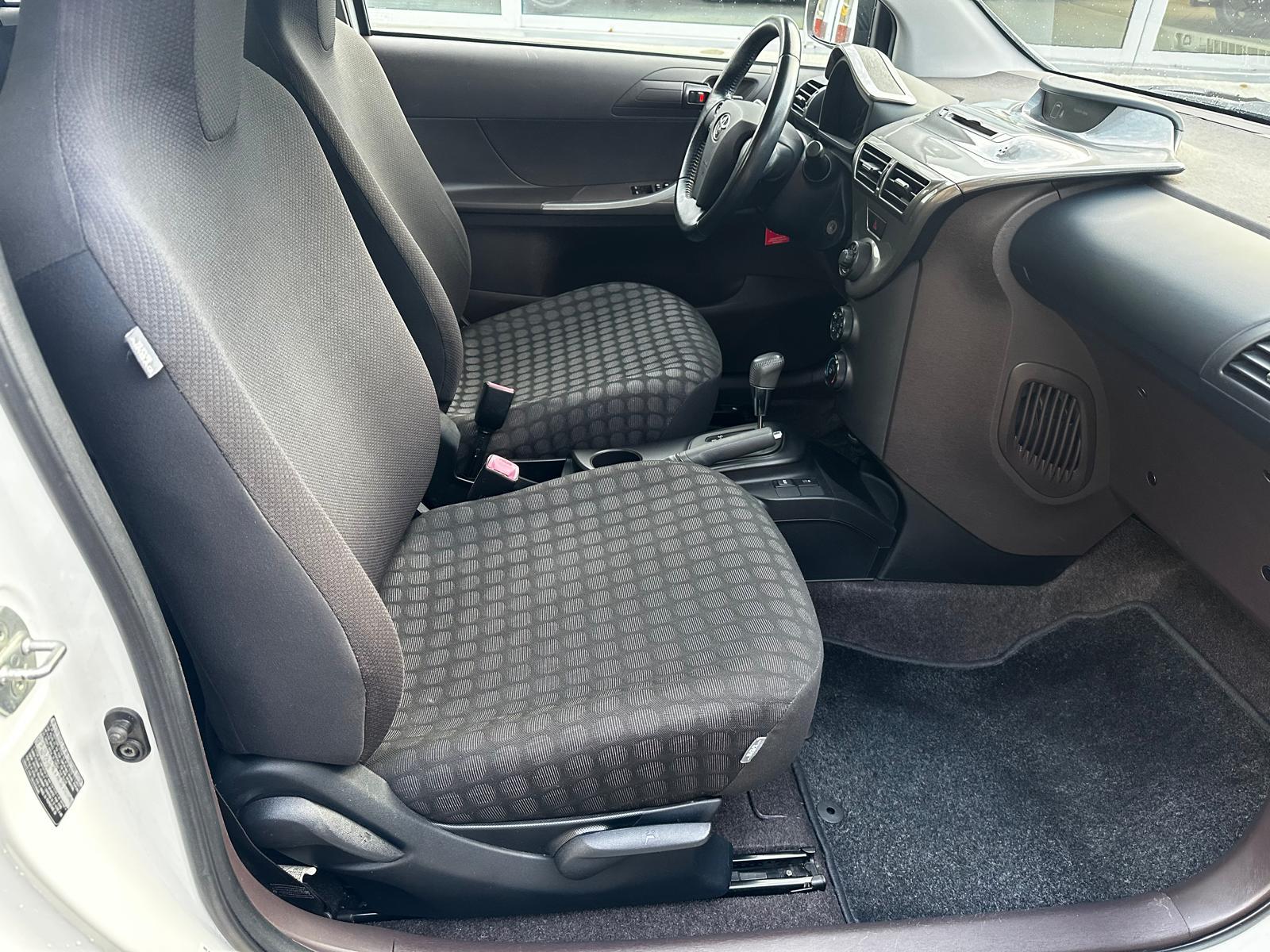 TOYOTA iQ 1.0 VVT-i Q MiD-image-11