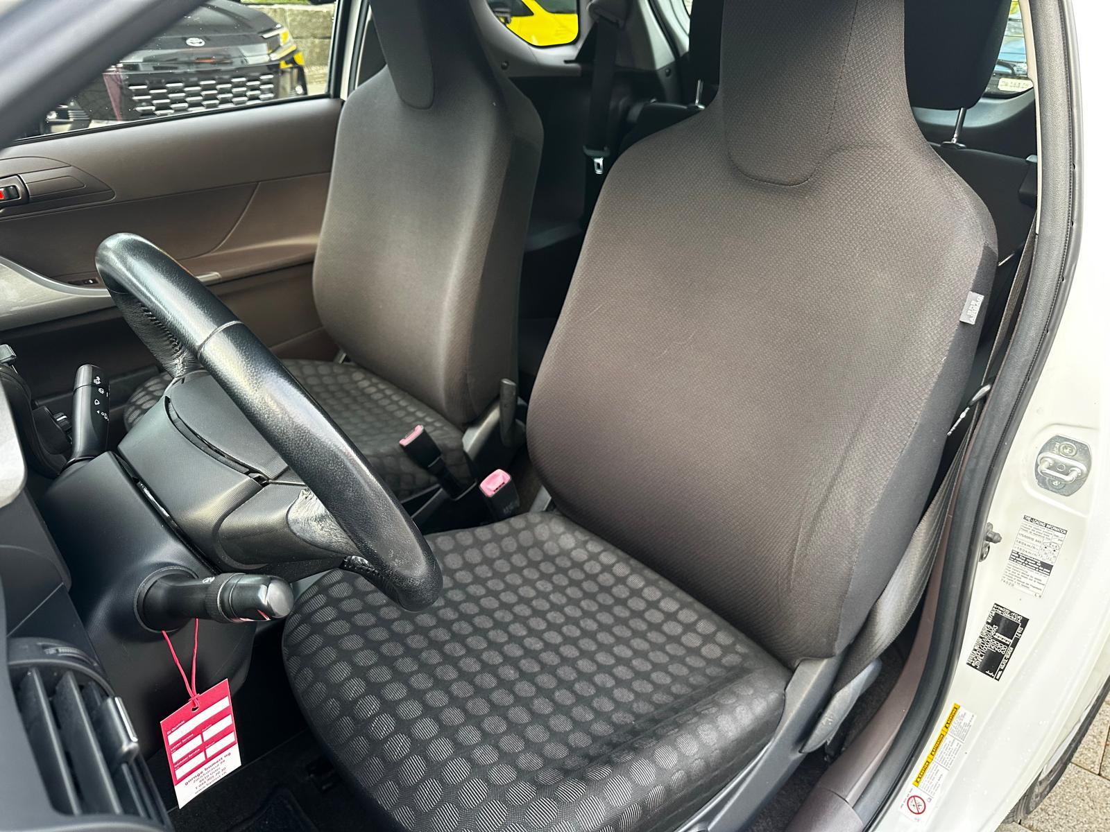 TOYOTA iQ 1.0 VVT-i Q MiD-image-9
