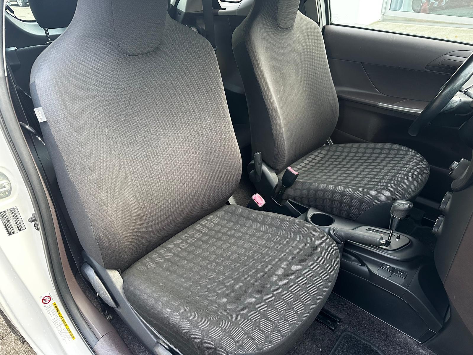 TOYOTA iQ 1.0 VVT-i Q MiD-image-12