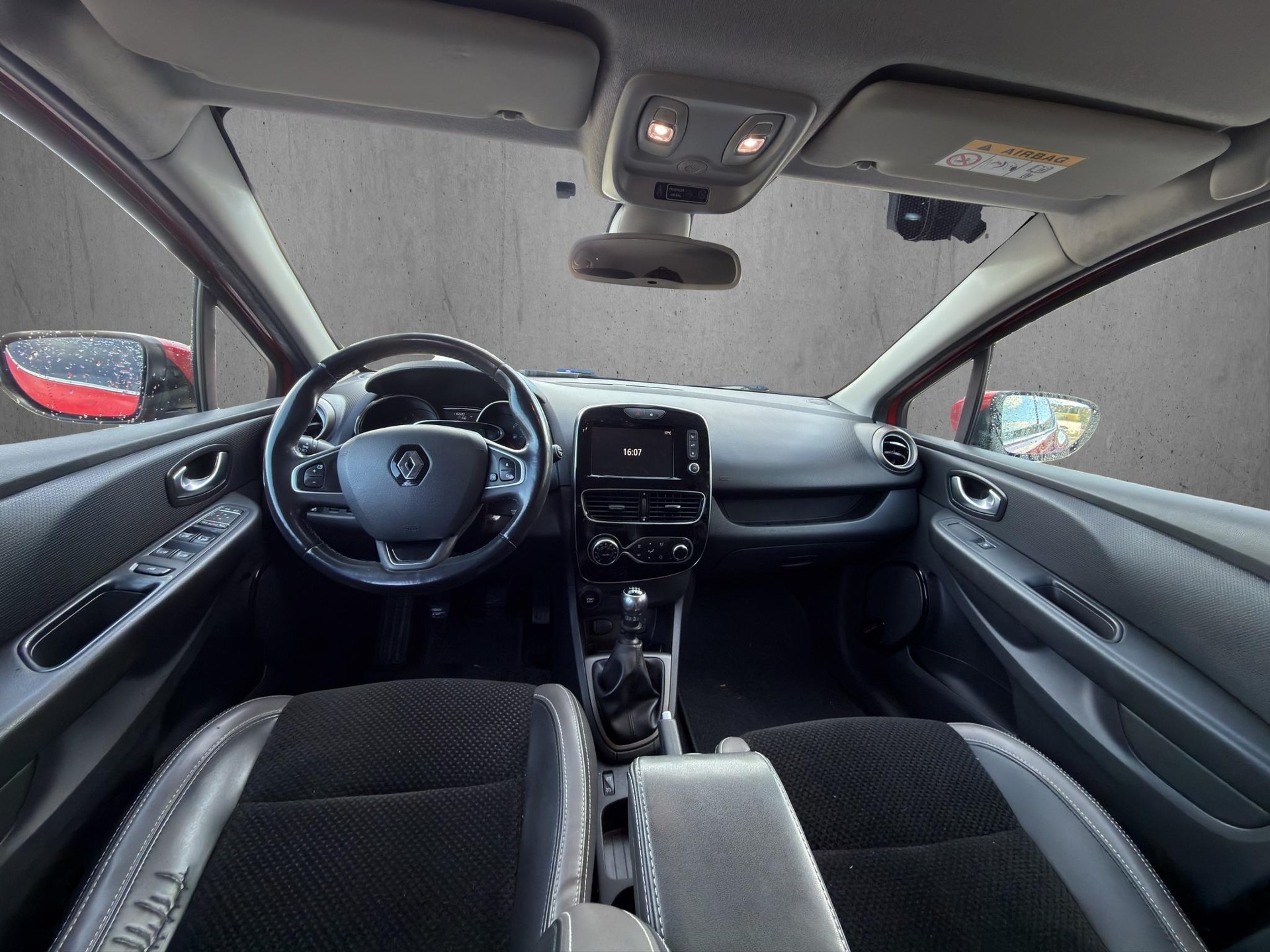 RENAULT Clio 1.2 TCe 120 Swiss Edition S/S-image-8