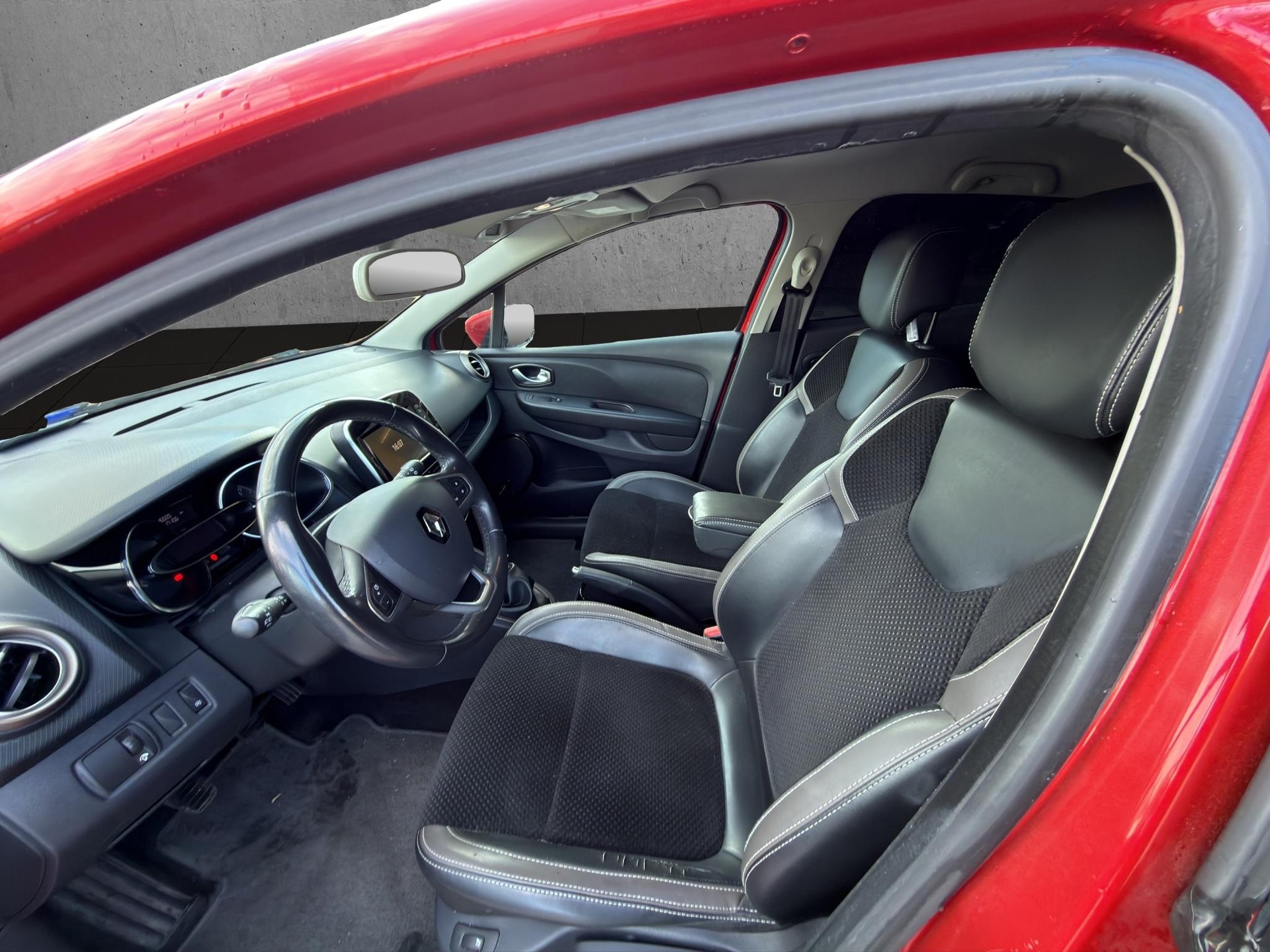 RENAULT Clio 1.2 TCe 120 Swiss Edition S/S-image-9