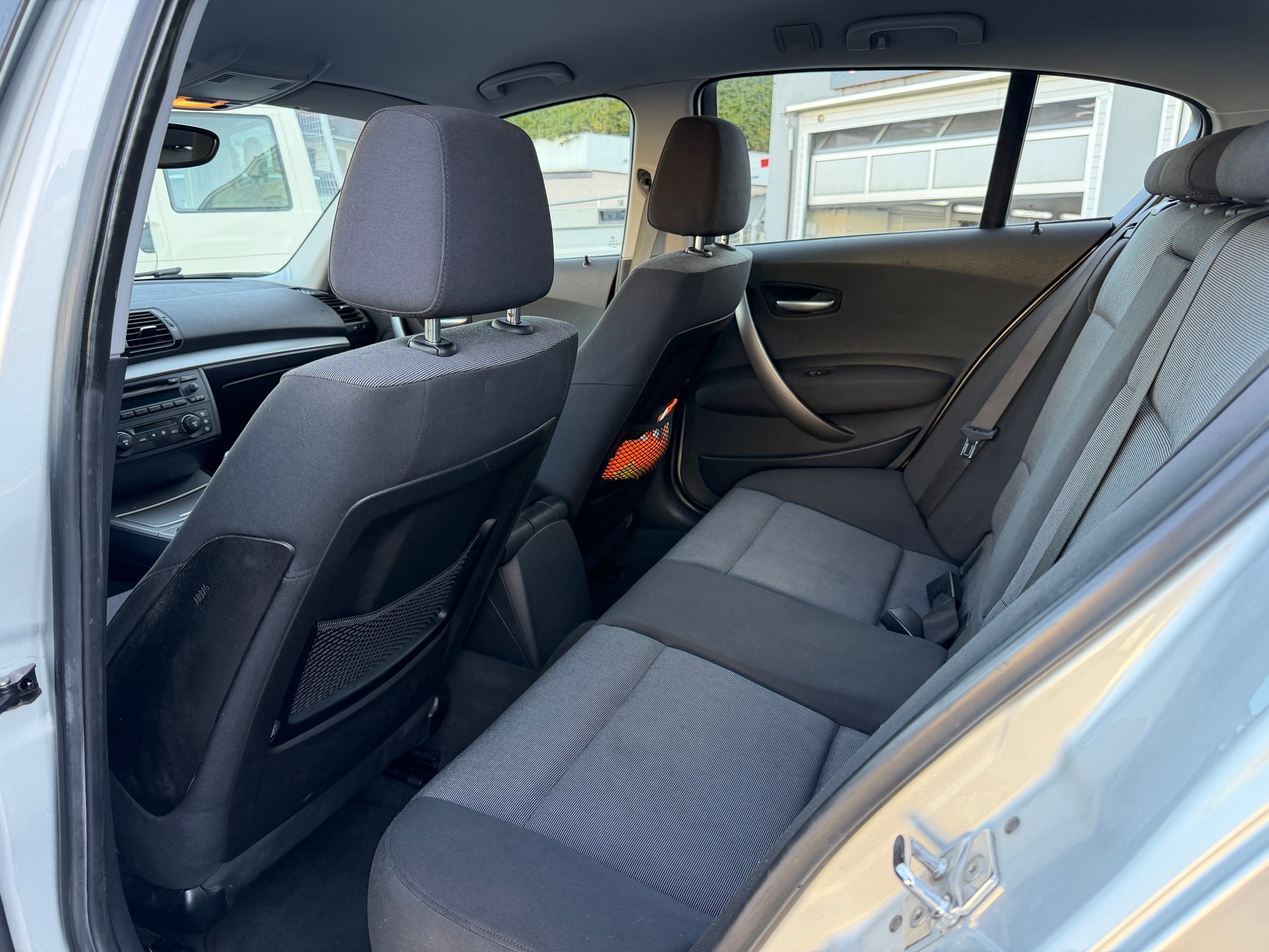 BMW 120i-image-7