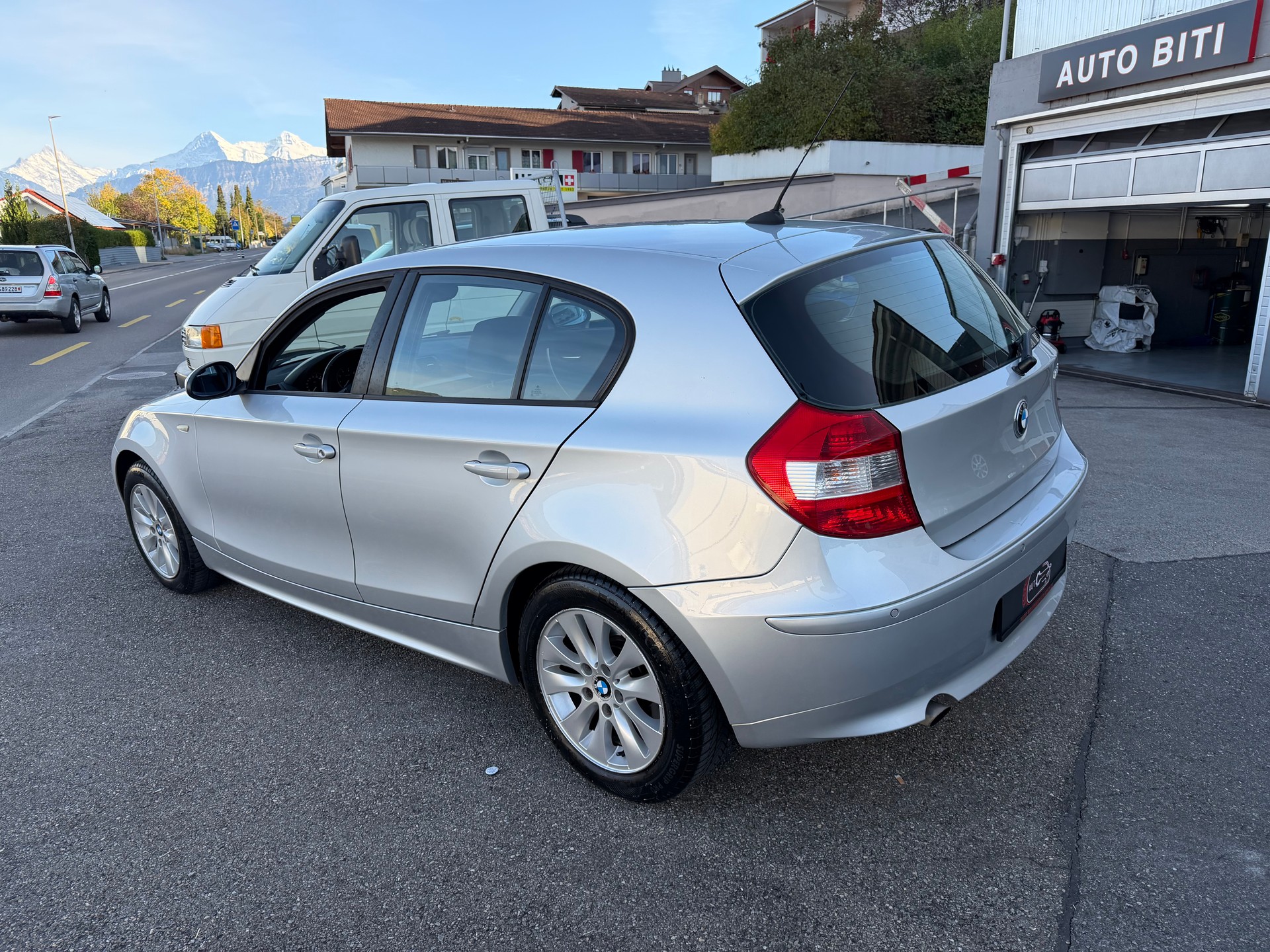 BMW 120i-image-3