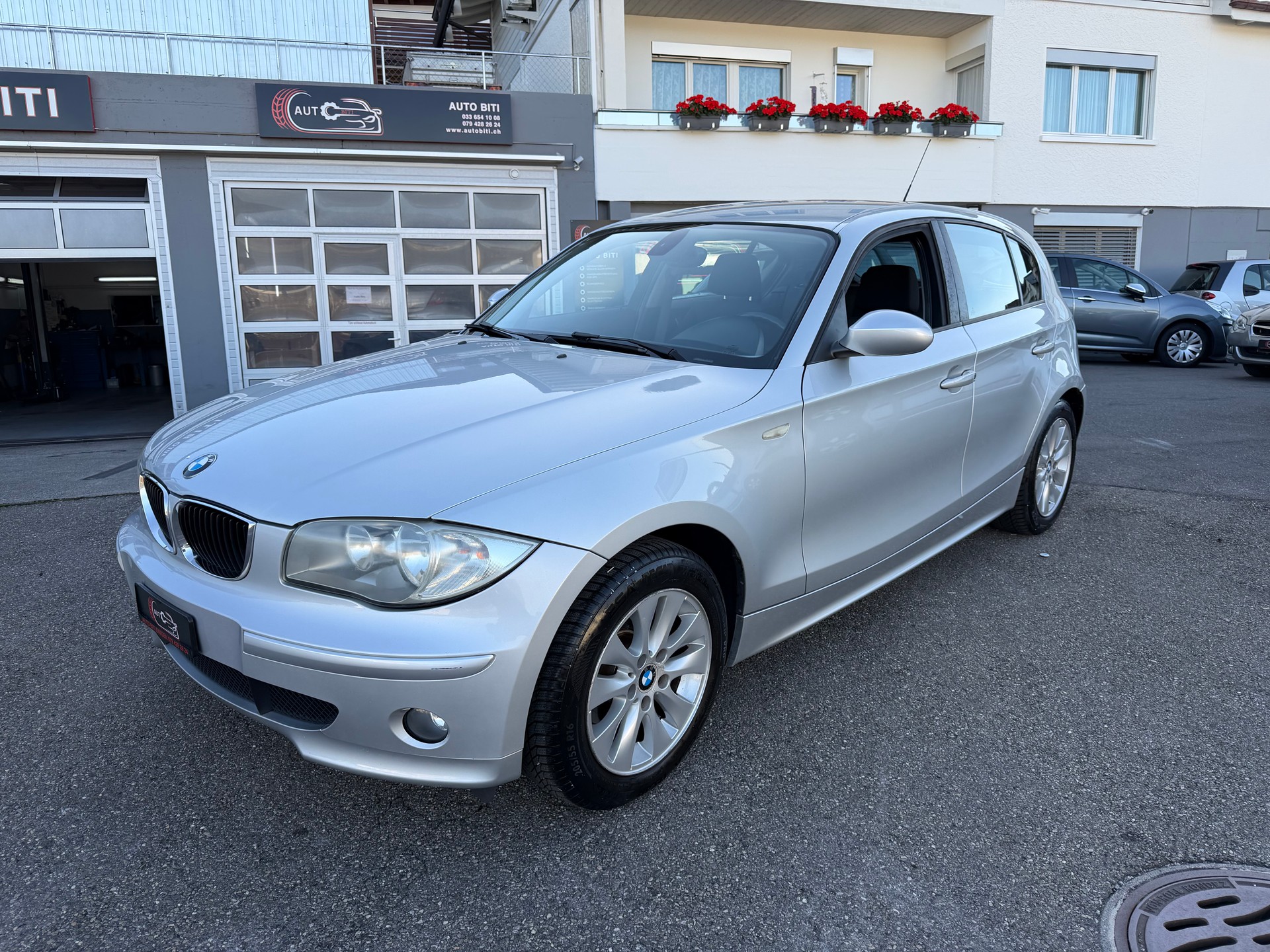 BMW 120i-image-0