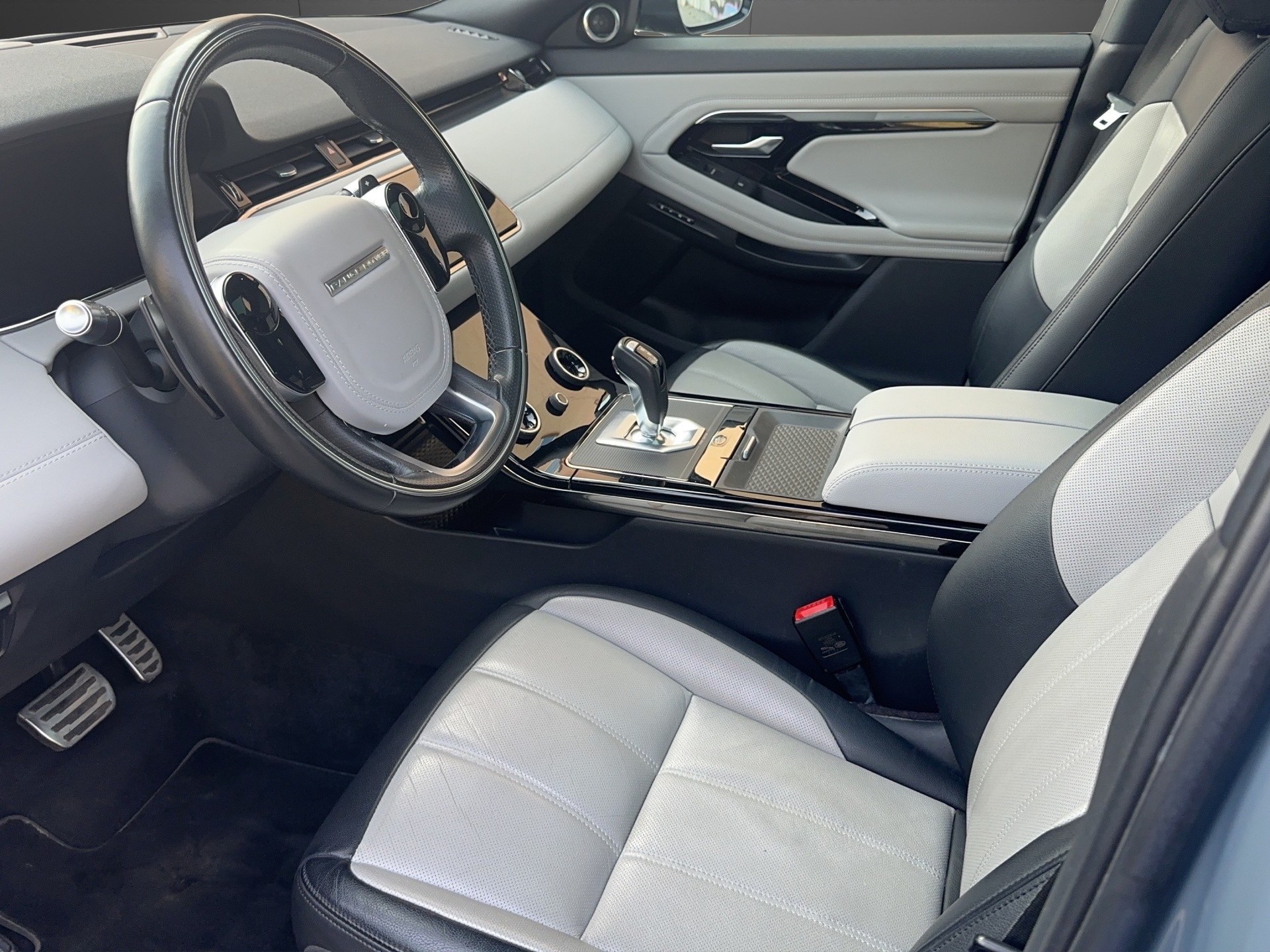 LAND ROVER Range Rover Evoque R-Dynamic D 180 First Edition AT9-image-7
