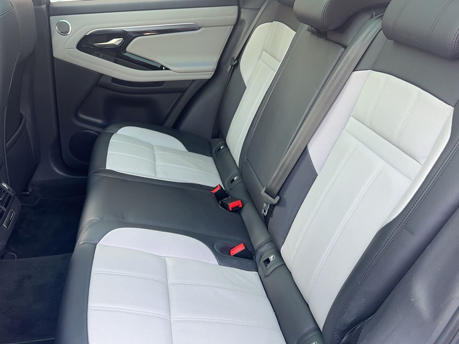 LAND ROVER Range Rover Evoque R-Dynamic D 180 First Edition AT9-image-10