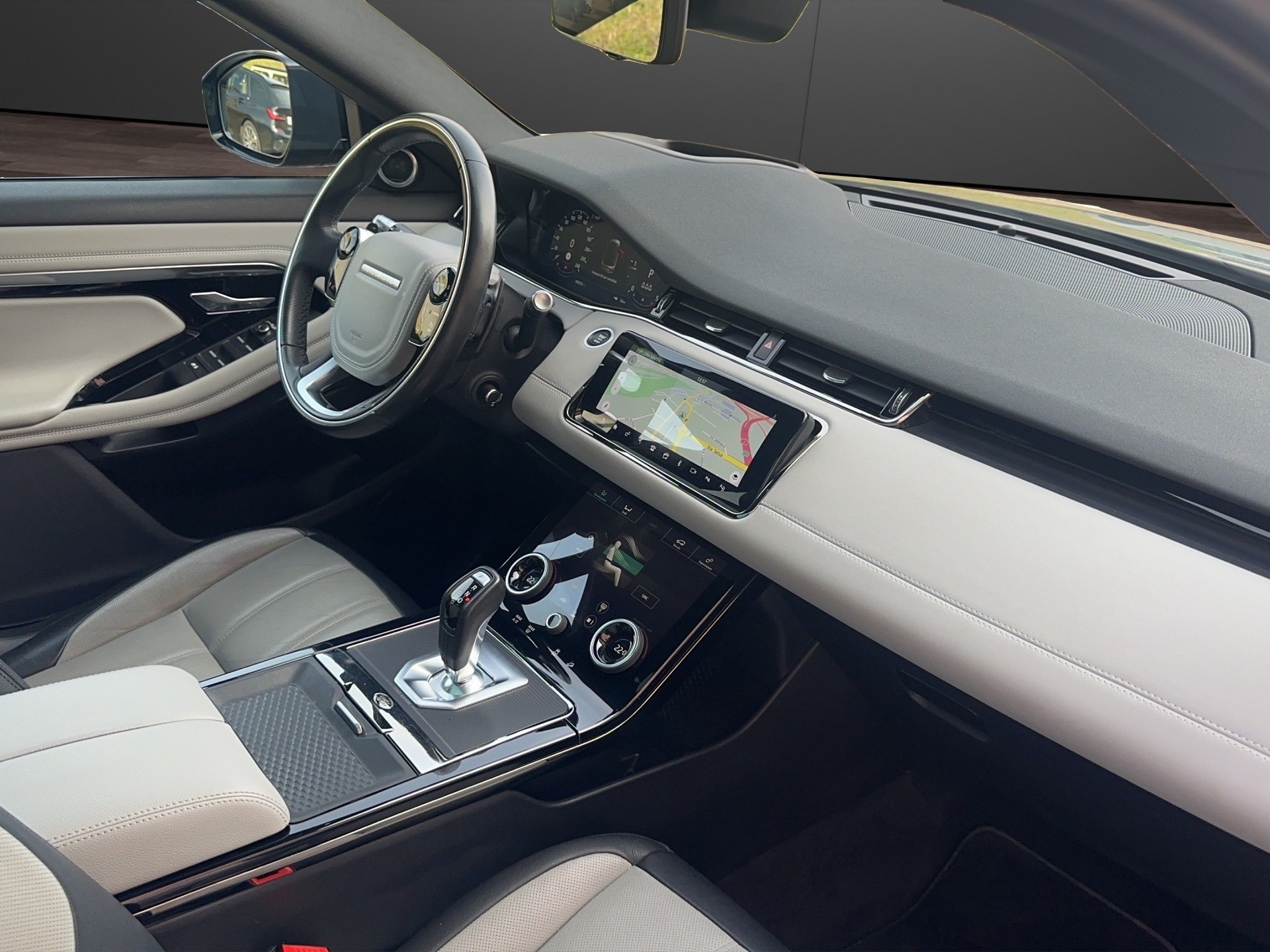 LAND ROVER Range Rover Evoque R-Dynamic D 180 First Edition AT9-image-8